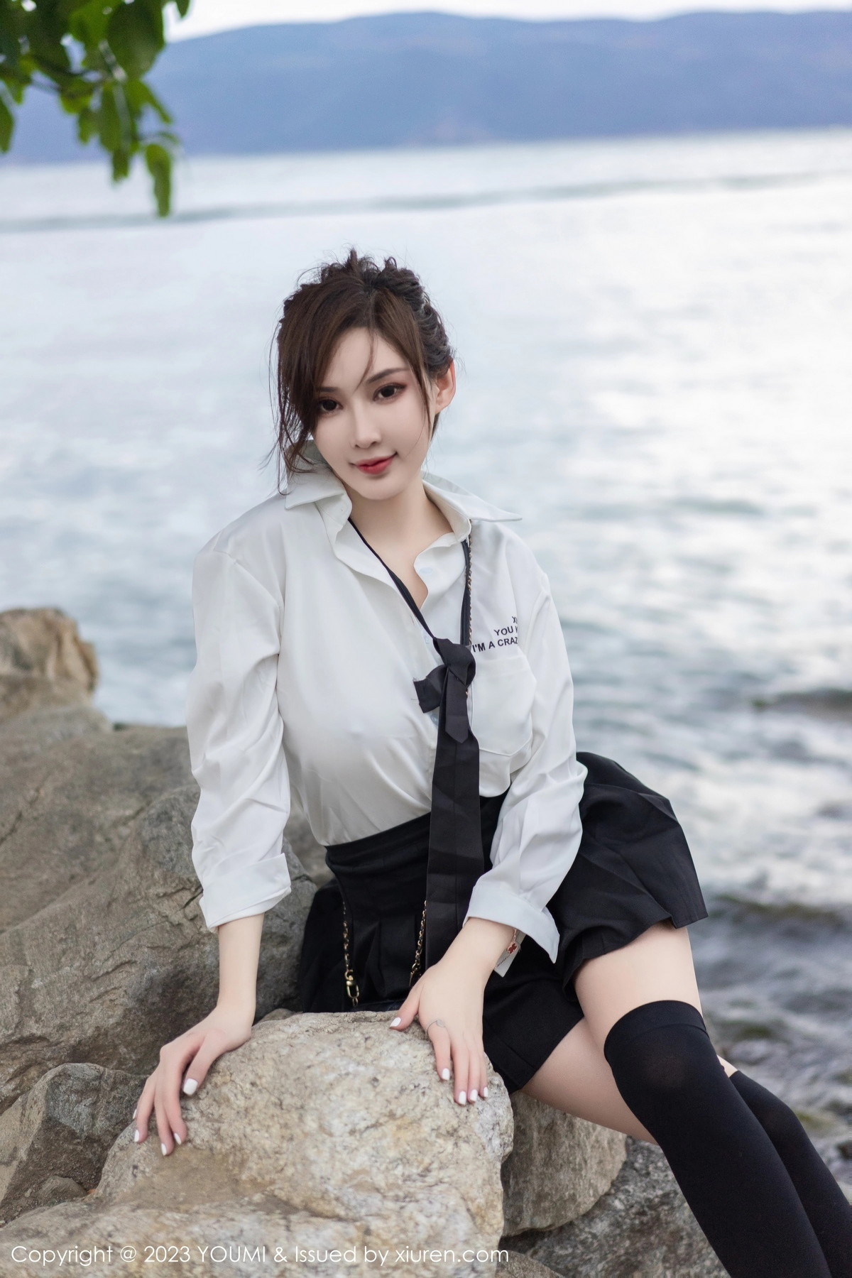 Xgyw.Net_[YouMi尤蜜荟]Vol.903_女神Carol周妍希大理旅拍性感白T配黑短裙秀完美身材迷人写真100P