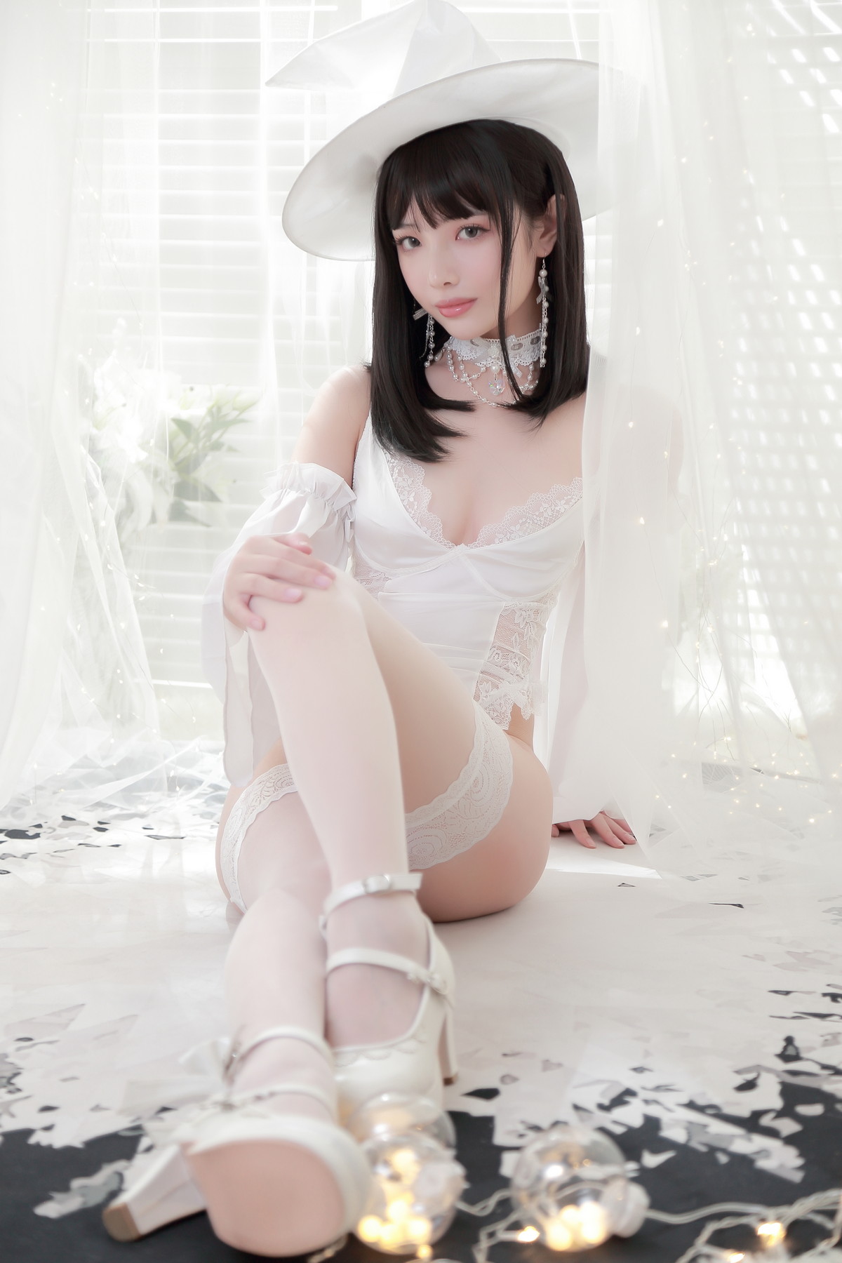 Xgyw.Net_动漫博主雯妹不讲道理白女巫主题性感白色连体蕾丝内衣秀丰满身材诱惑写真34P