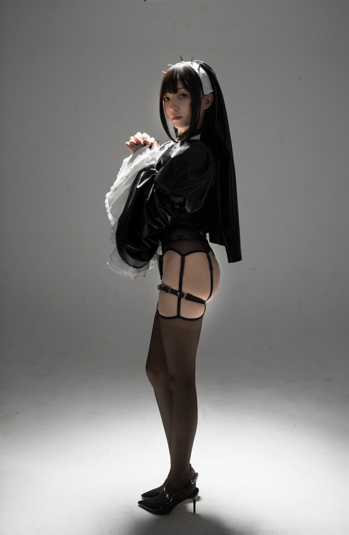 Xgyw.Net_网络美女花铃杀戮修女主题性感黑色皮质修女服饰配黑丝吊袜秀美腿诱惑写真89P