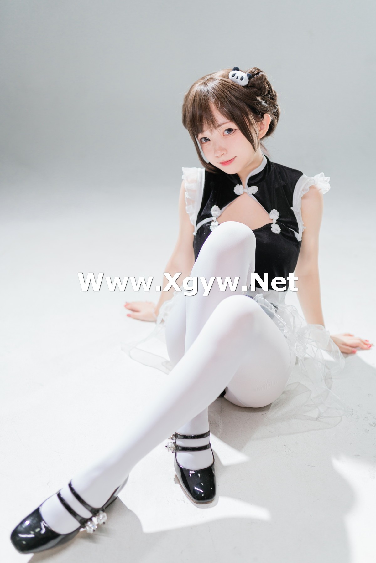 Xgyw.Net_网络美女花铃高叉小熊猫主题私房性感黑色高叉连体衣配白丝裤袜迷人诱惑写真85P