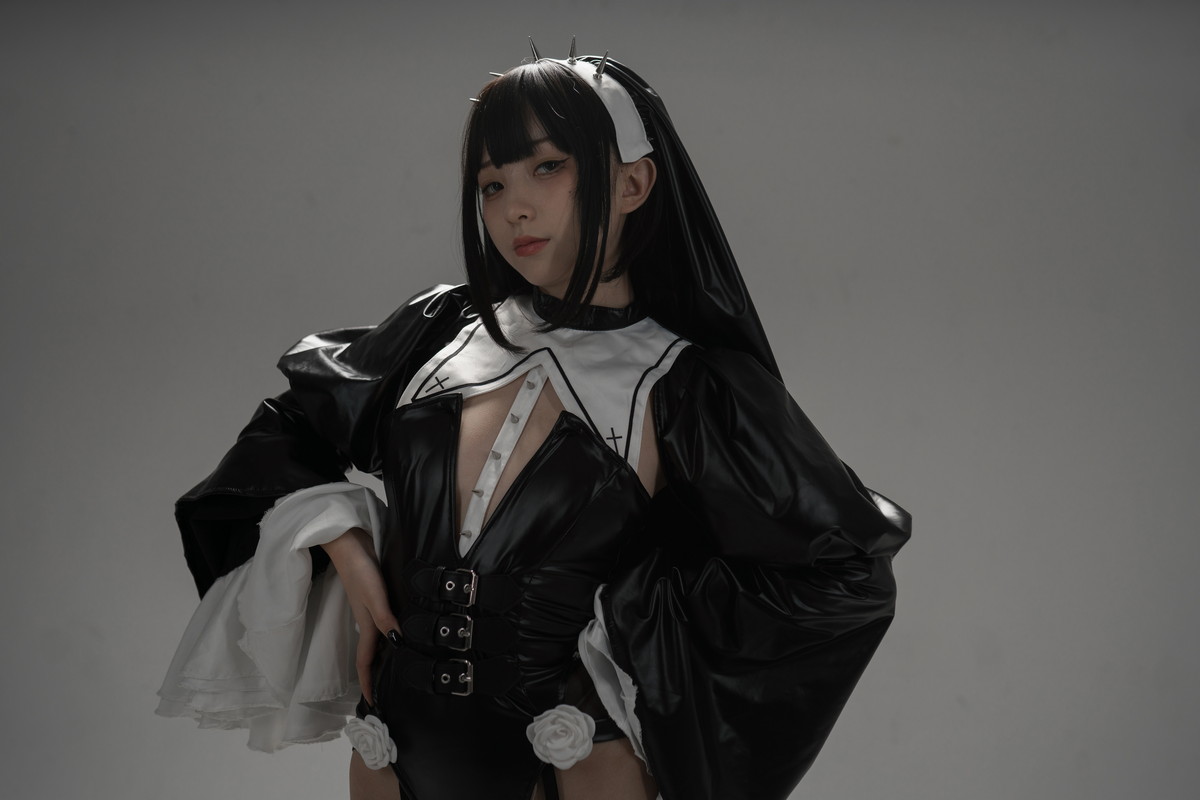Xgyw.Net_网络美女花铃杀戮修女主题性感黑色皮质修女服饰配黑丝吊袜秀美腿诱惑写真89P
