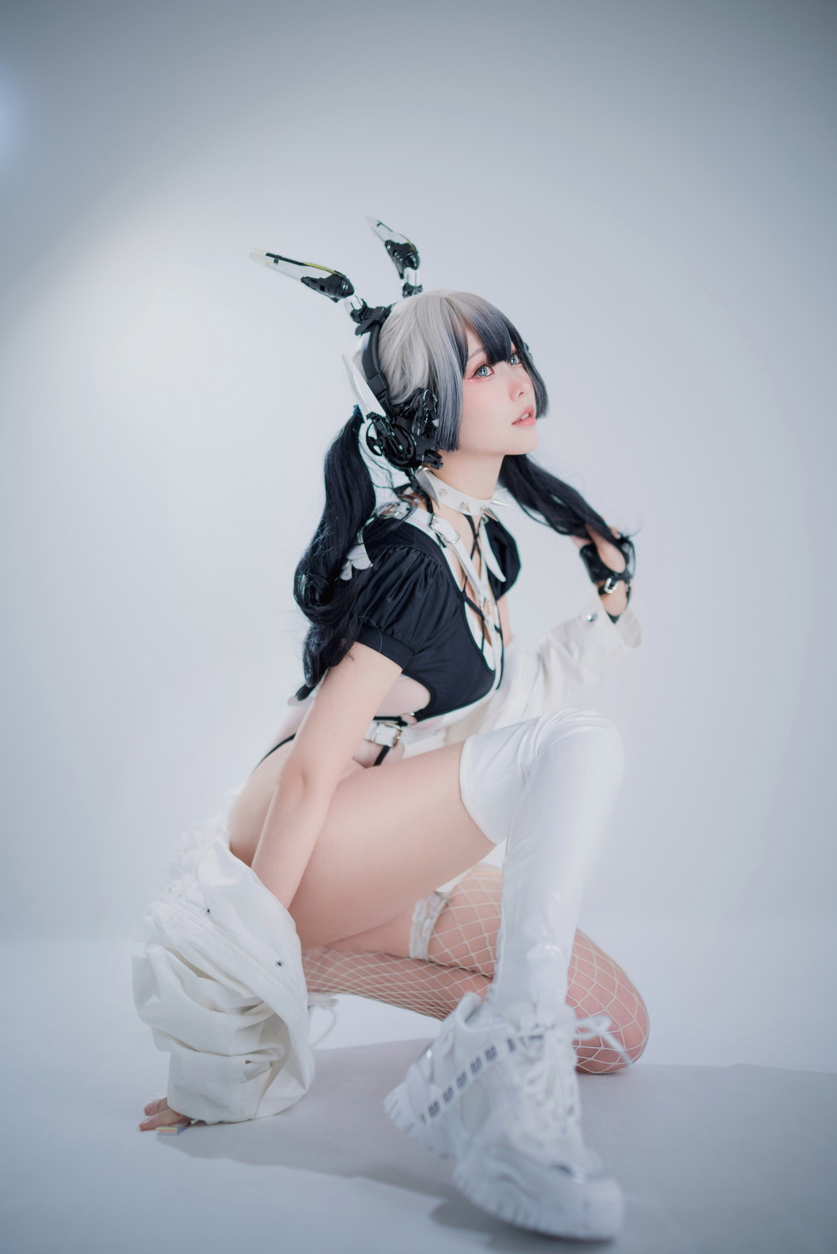 Xgyw.Net_Coser妹子Ely_eee-CyberGirl Blanche主题私房性感高叉连体衣秀翘臀美腿诱惑写真42P