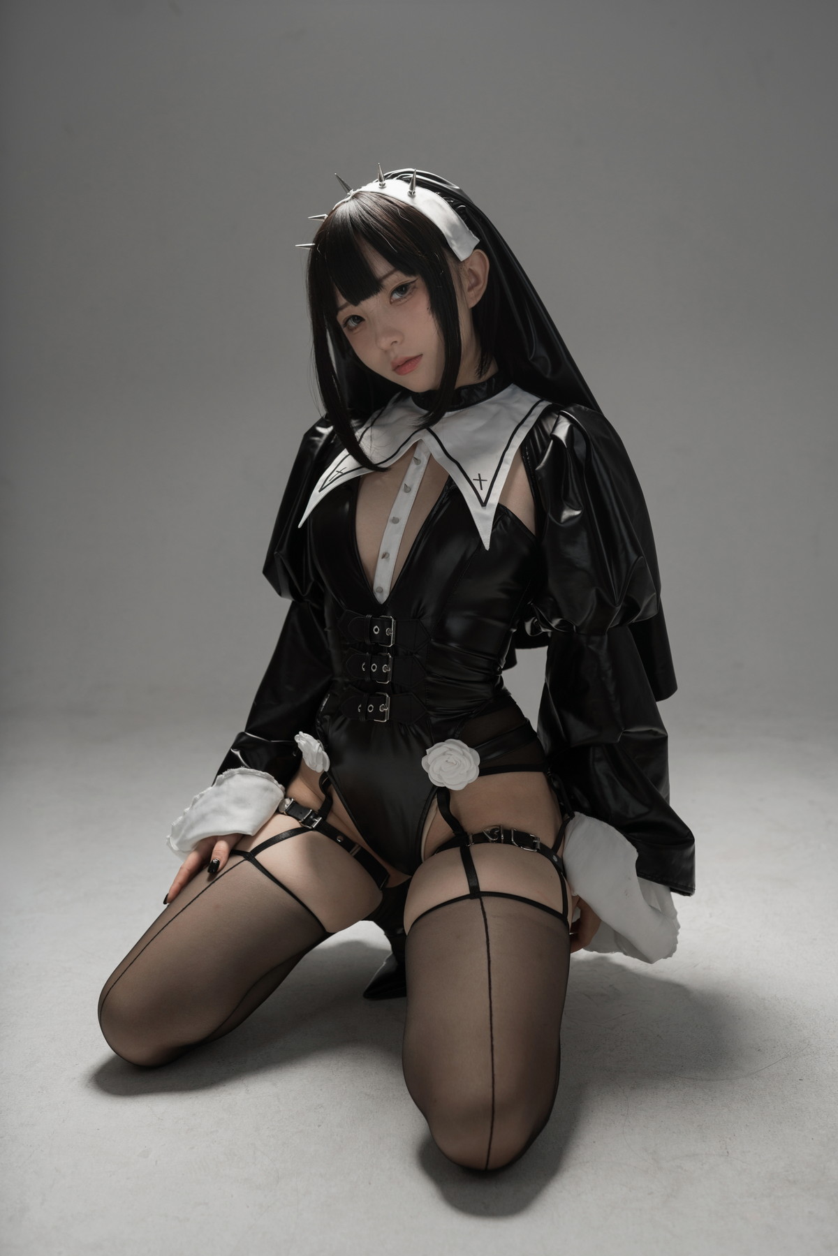 Xgyw.Net_网络美女花铃杀戮修女主题性感黑色皮质修女服饰配黑丝吊袜秀美腿诱惑写真89P