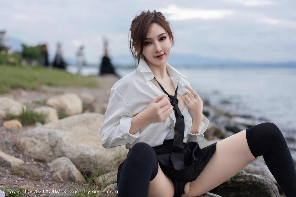 Xgyw.Net_[YouMi尤蜜荟]Vol.903_女神Carol周妍希大理旅拍性感白T配黑短裙秀完美身材迷人写真100P