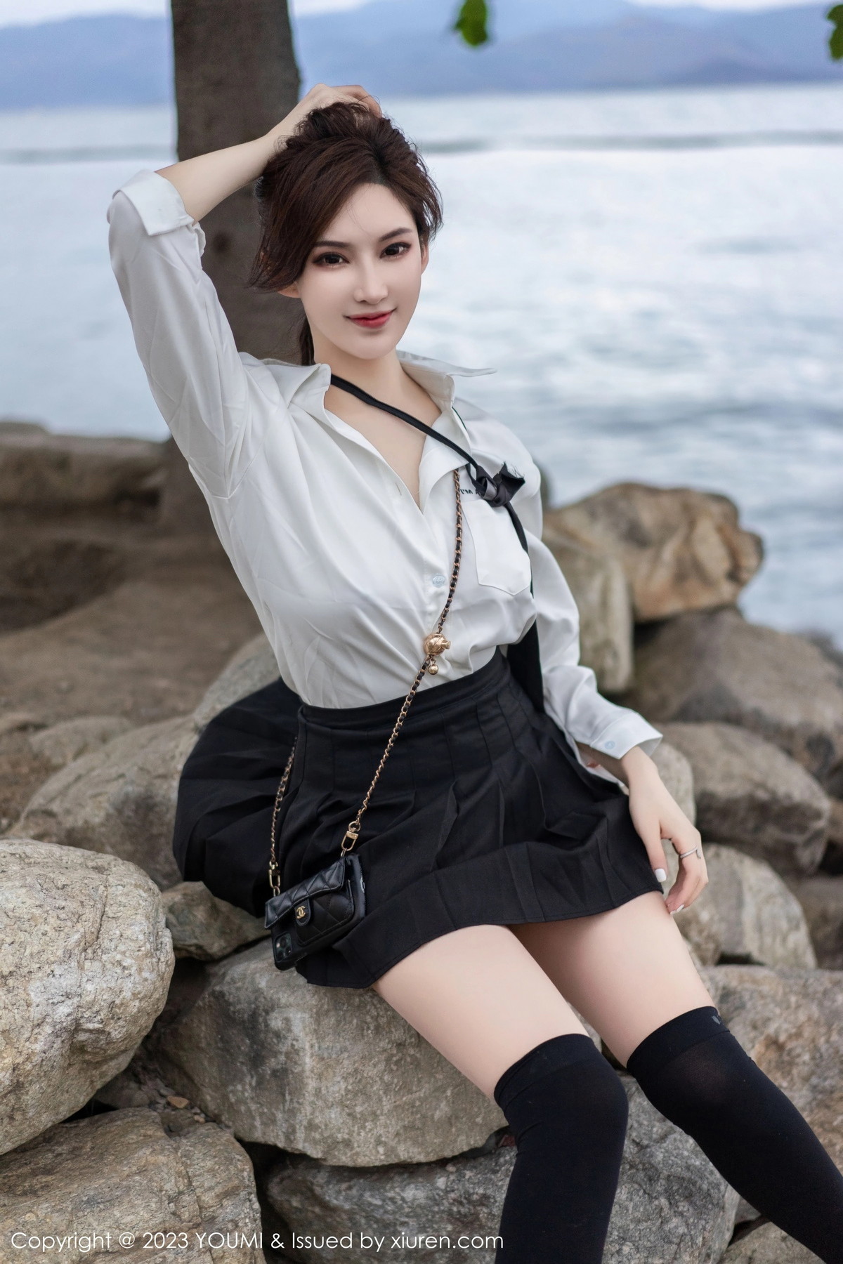 Xgyw.Net_[YouMi尤蜜荟]Vol.903_女神Carol周妍希大理旅拍性感白T配黑短裙秀完美身材迷人写真100P