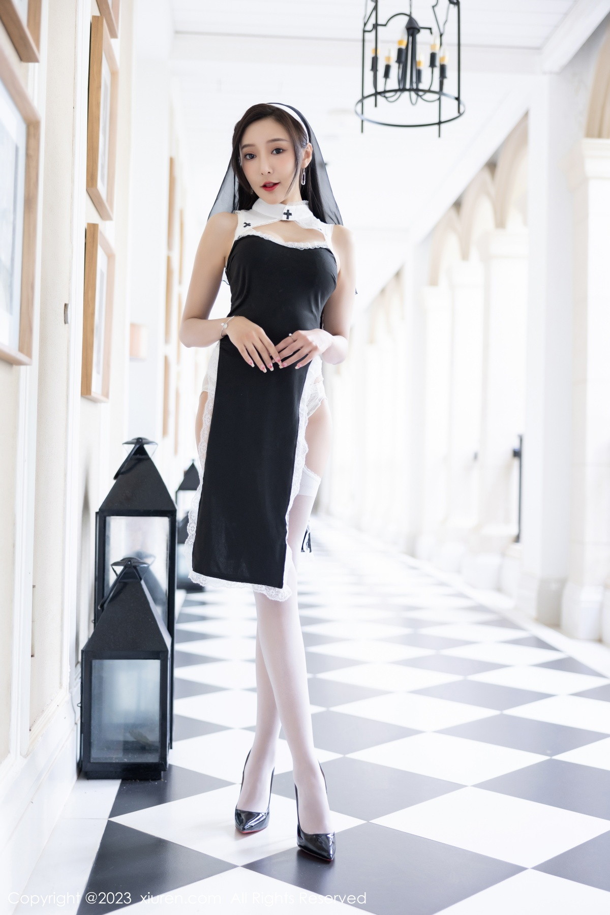 Xgyw.Net_XiuRen第6284期_女神王馨瑶yanni私房半脱露白色蕾丝内衣配白丝吊袜惹火诱惑写真81P
