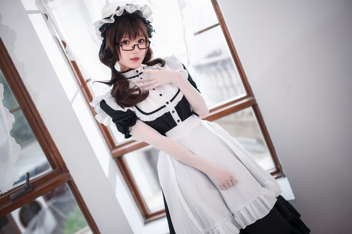 Xgyw.Net_动漫博主阿包也是兔娘传统长裙女仆主题私房性感黑色女仆裙半撩秀翘臀诱惑写真47P