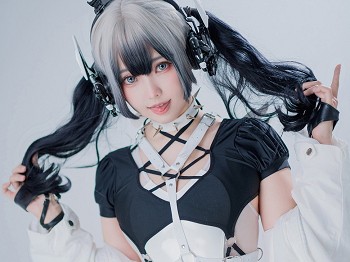Coser小小妹妹Ely_eee-CyberGirl Blanche主题私人性感高叉贴身衣秀蜜桃臀美腿骚扰写真42P
