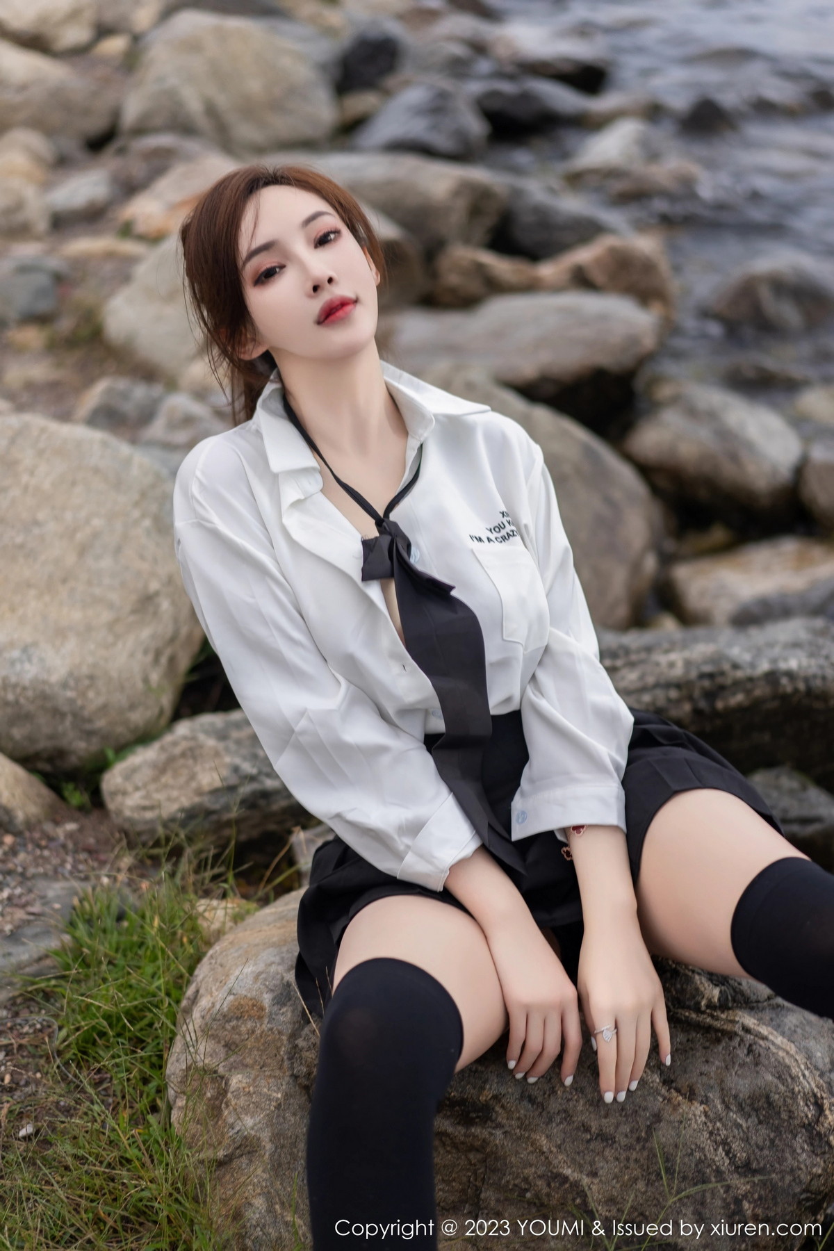 Xgyw.Net_[YouMi尤蜜荟]Vol.903_女神Carol周妍希大理旅拍性感白T配黑短裙秀完美身材迷人写真100P