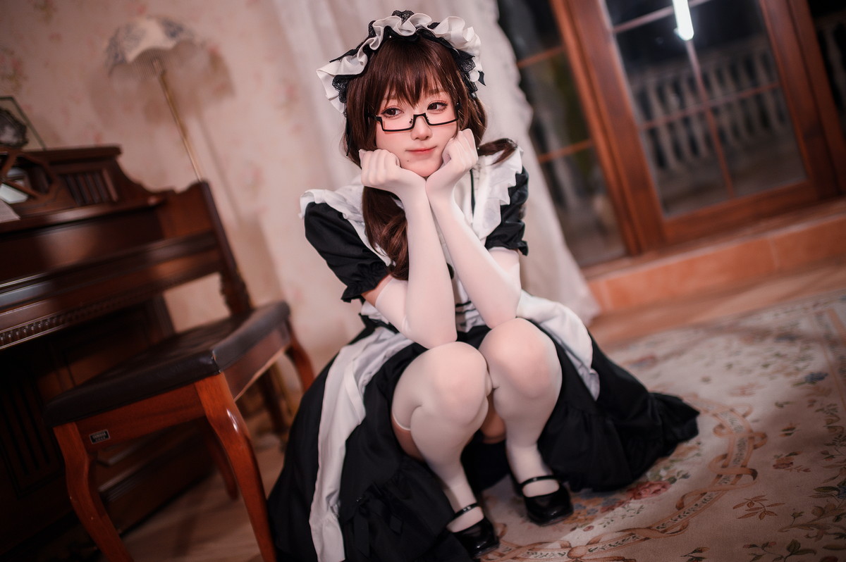 Xgyw.Net_动漫博主阿包也是兔娘传统长裙女仆主题私房性感黑色女仆裙半撩秀翘臀诱惑写真47P