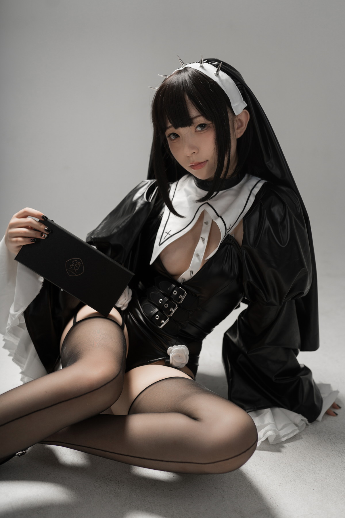 Xgyw.Net_网络美女花铃杀戮修女主题性感黑色皮质修女服饰配黑丝吊袜秀美腿诱惑写真89P