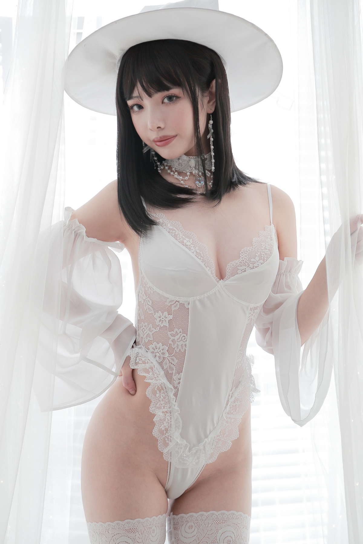 Xgyw.Net_动漫博主雯妹不讲道理白女巫主题性感白色连体蕾丝内衣秀丰满身材诱惑写真34P
