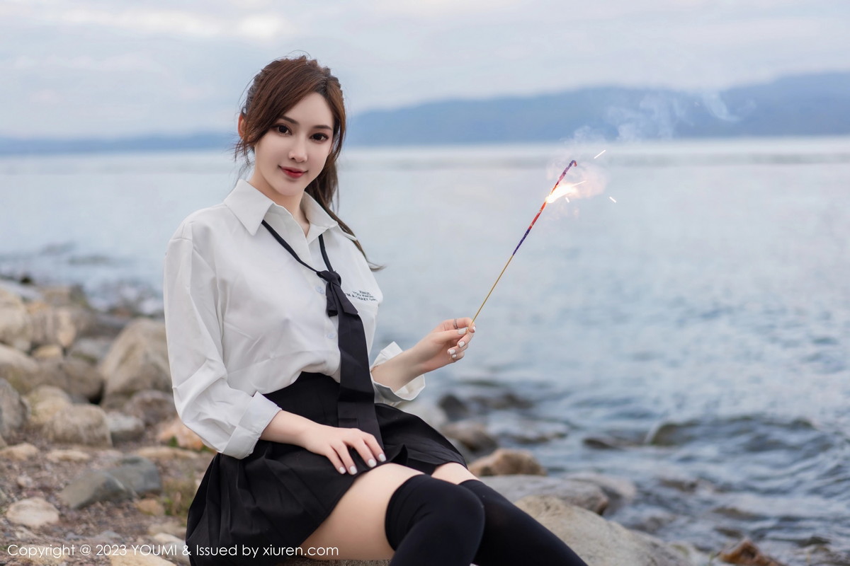 Xgyw.Net_[YouMi尤蜜荟]Vol.903_女神Carol周妍希大理旅拍性感白T配黑短裙秀完美身材迷人写真100P