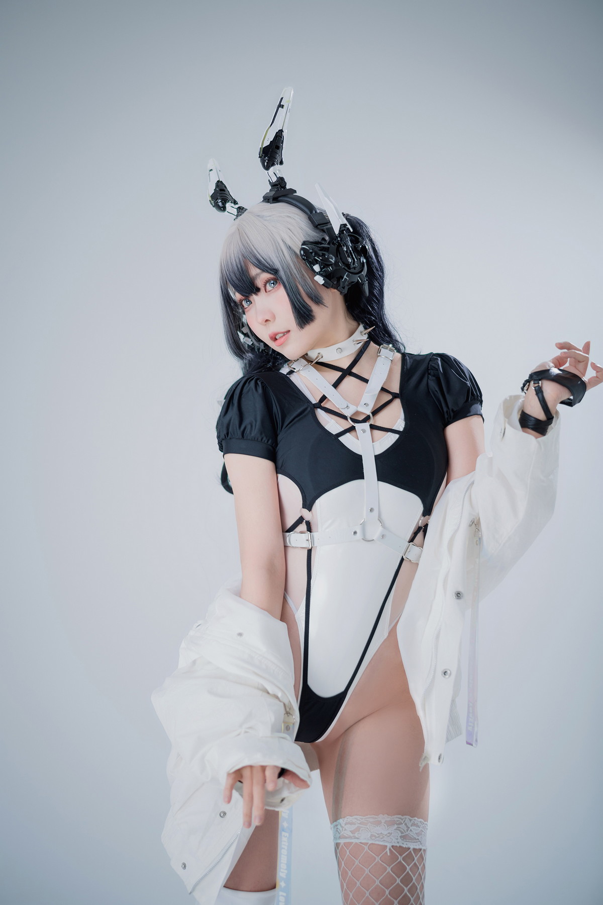 Xgyw.Net_Coser妹子Ely_eee-CyberGirl Blanche主题私房性感高叉连体衣秀翘臀美腿诱惑写真42P