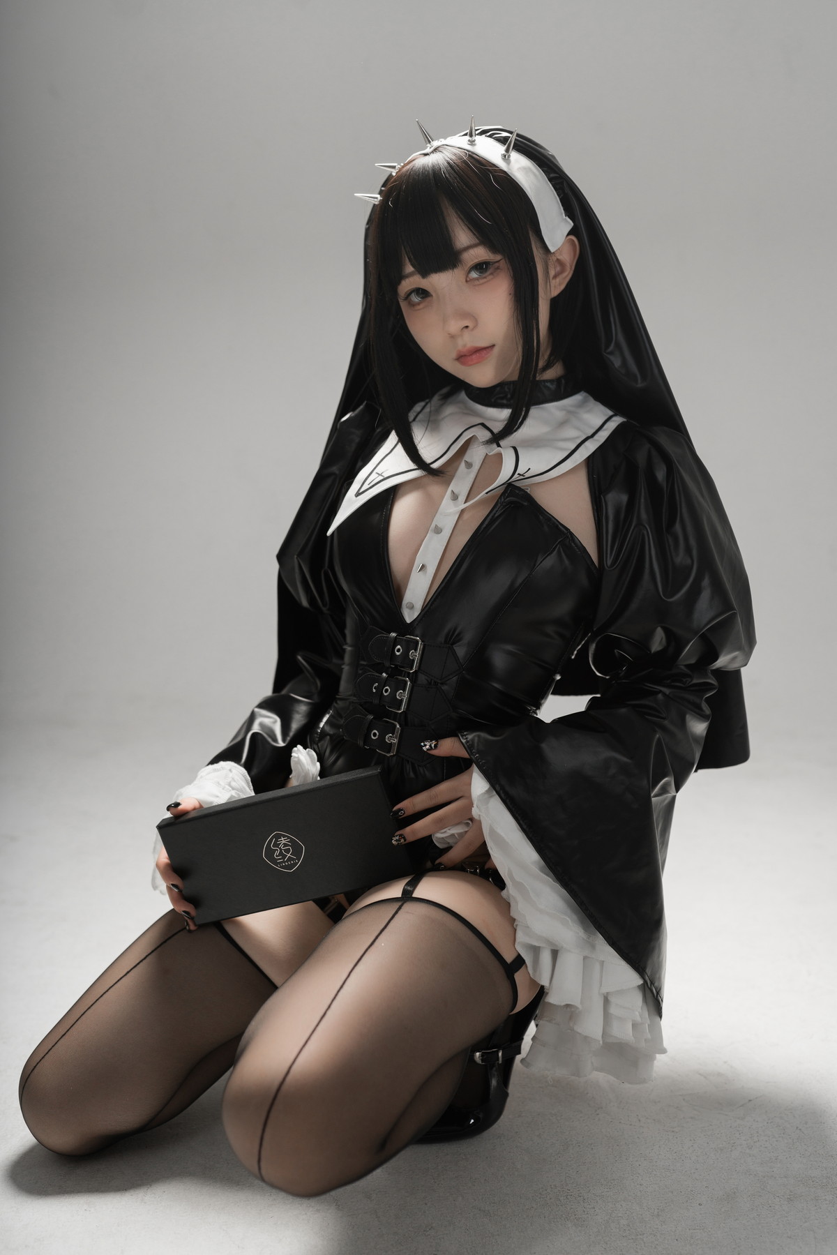 Xgyw.Net_网络美女花铃杀戮修女主题性感黑色皮质修女服饰配黑丝吊袜秀美腿诱惑写真89P