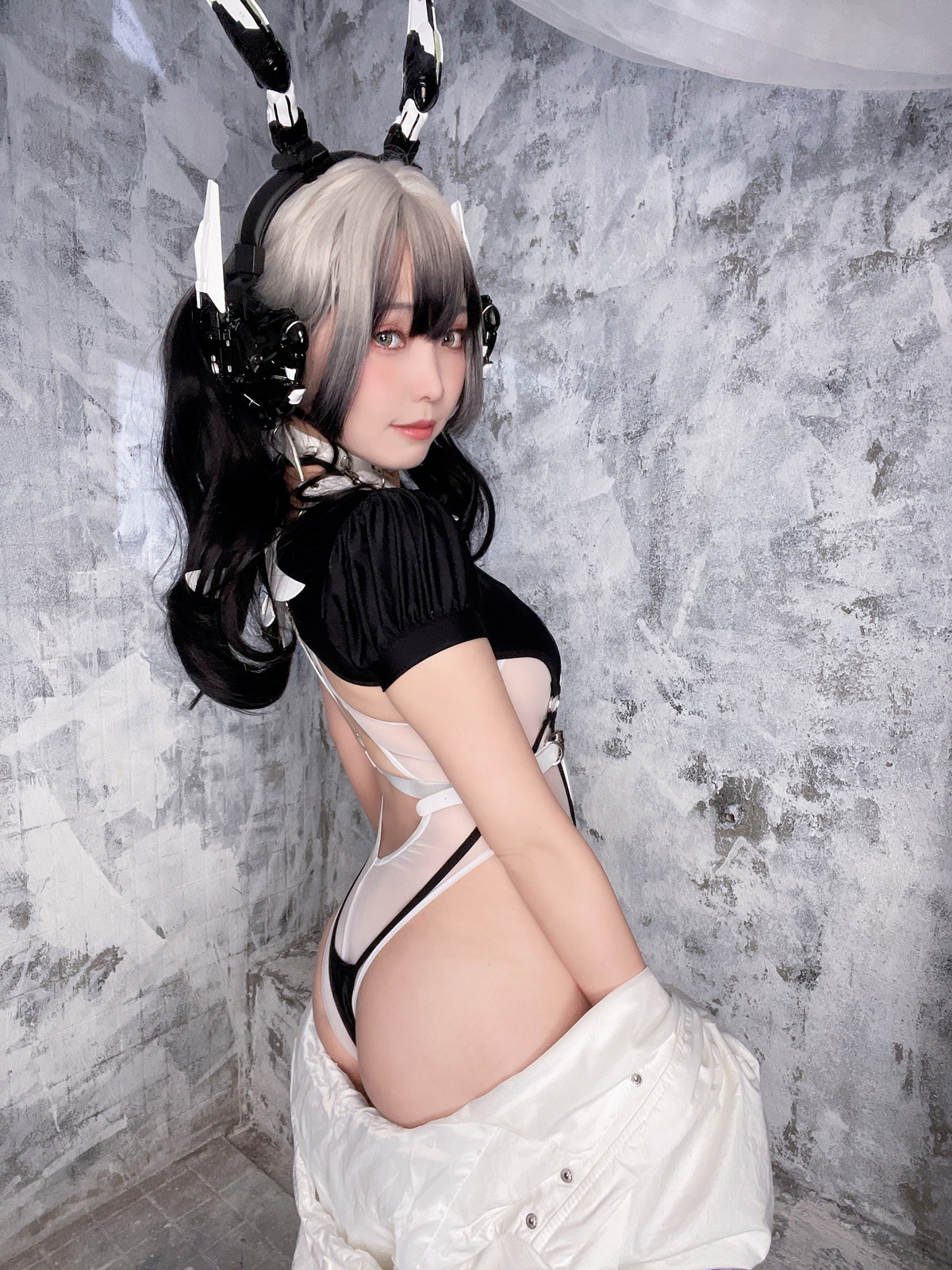Xgyw.Net_Coser妹子Ely_eee-CyberGirl Blanche主题私房性感高叉连体衣秀翘臀美腿诱惑写真42P