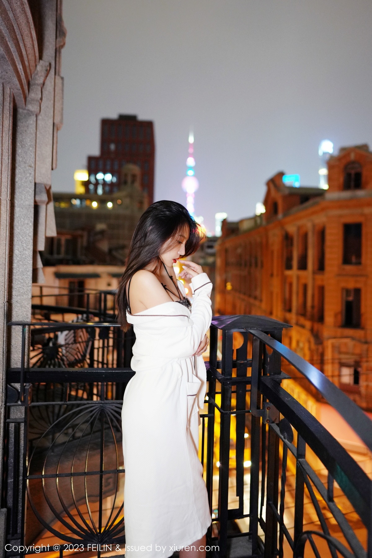 Xgyw.Net_[FeiLin嗲囡囡]VOL.464_女神冯木木LRIS私房脱白色睡袍露黑色内衣配黑丝吊袜诱惑写真89P