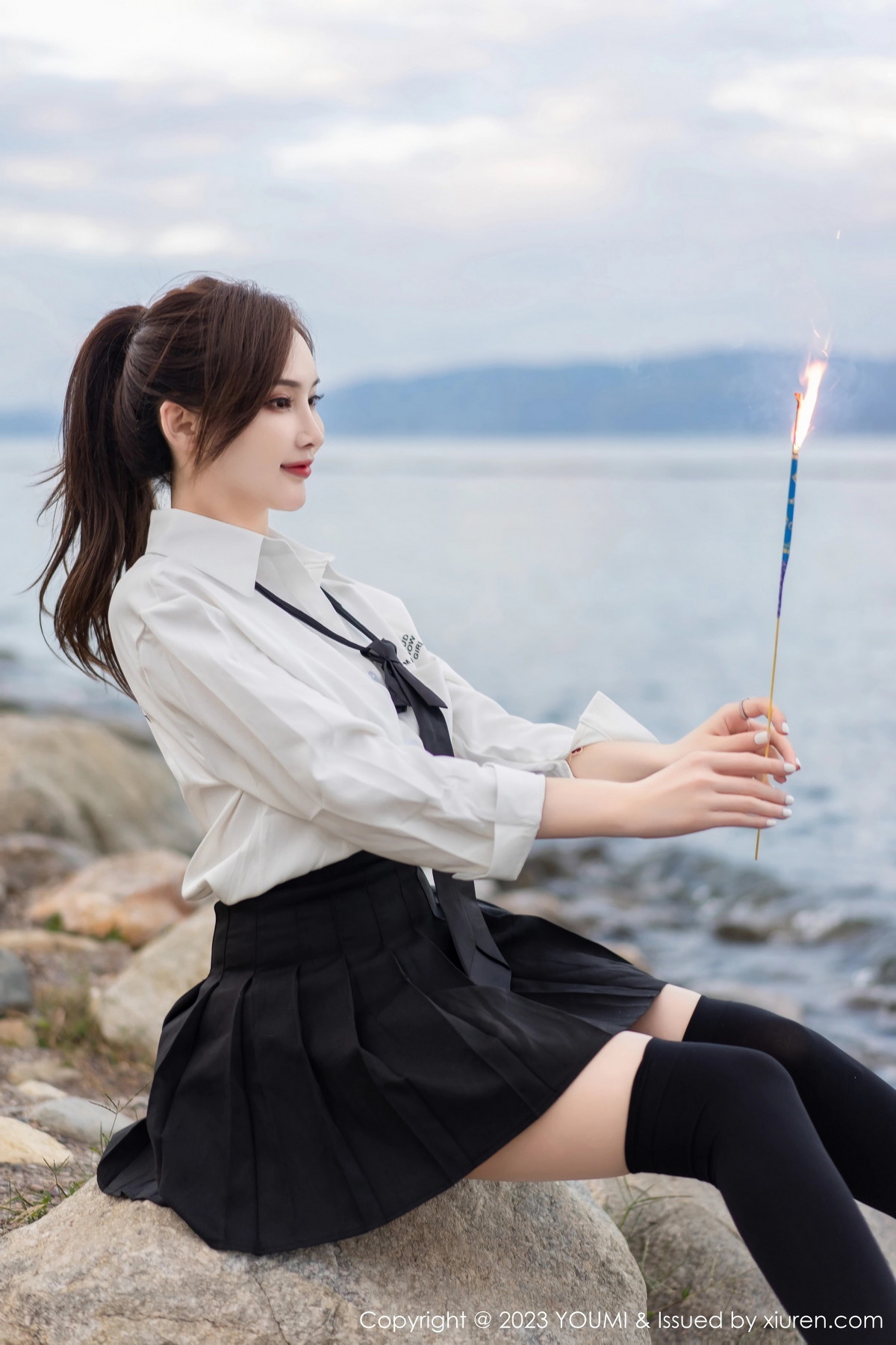 Xgyw.Net_[YouMi尤蜜荟]Vol.903_女神Carol周妍希大理旅拍性感白T配黑短裙秀完美身材迷人写真100P