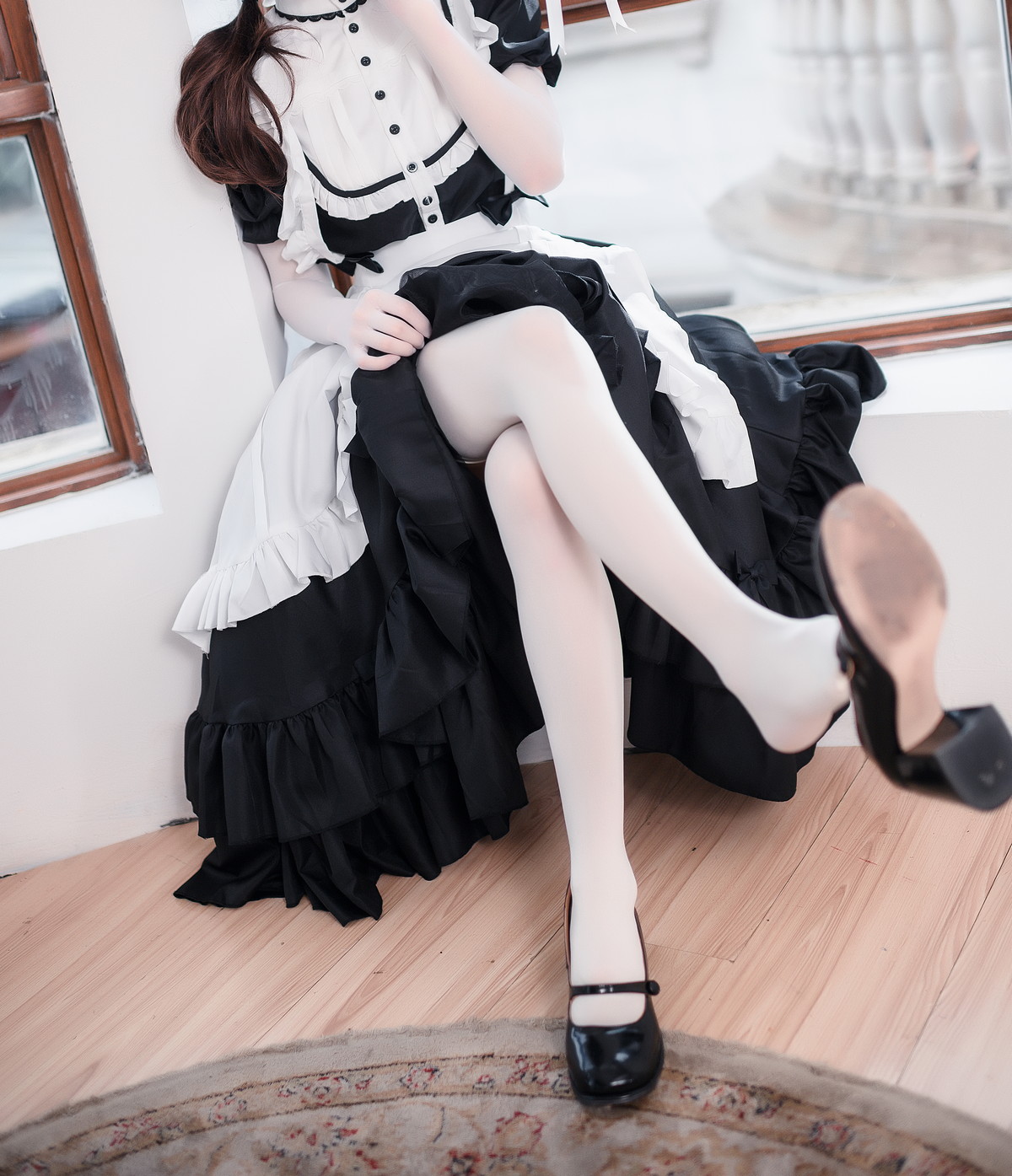 Xgyw.Net_动漫博主阿包也是兔娘传统长裙女仆主题私房性感黑色女仆裙半撩秀翘臀诱惑写真47P