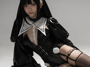 网络青春美女花铃杀戮修女主题性感黑色皮质修女服饰配黑色丝袜吊袜秀美腿骚扰写真89P