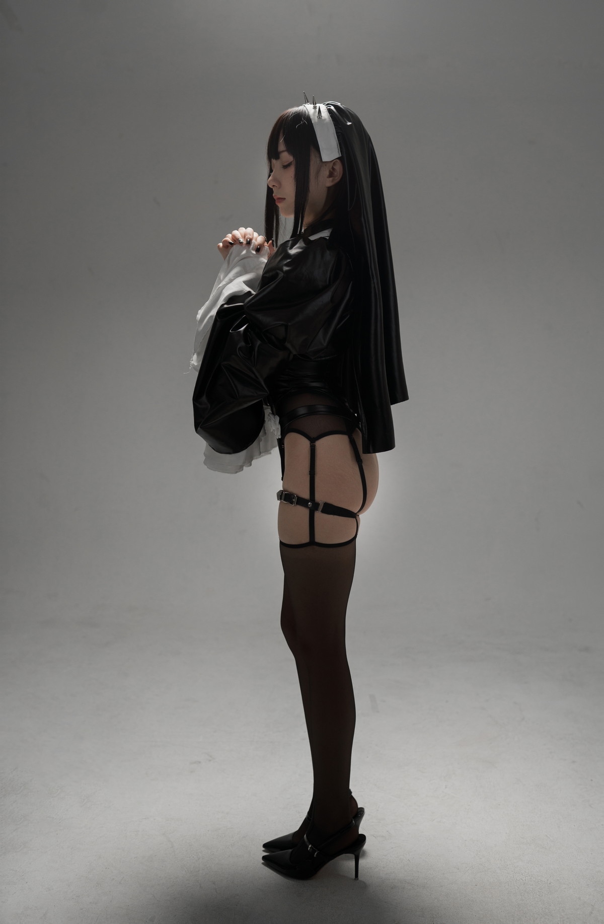 Xgyw.Net_网络美女花铃杀戮修女主题性感黑色皮质修女服饰配黑丝吊袜秀美腿诱惑写真89P