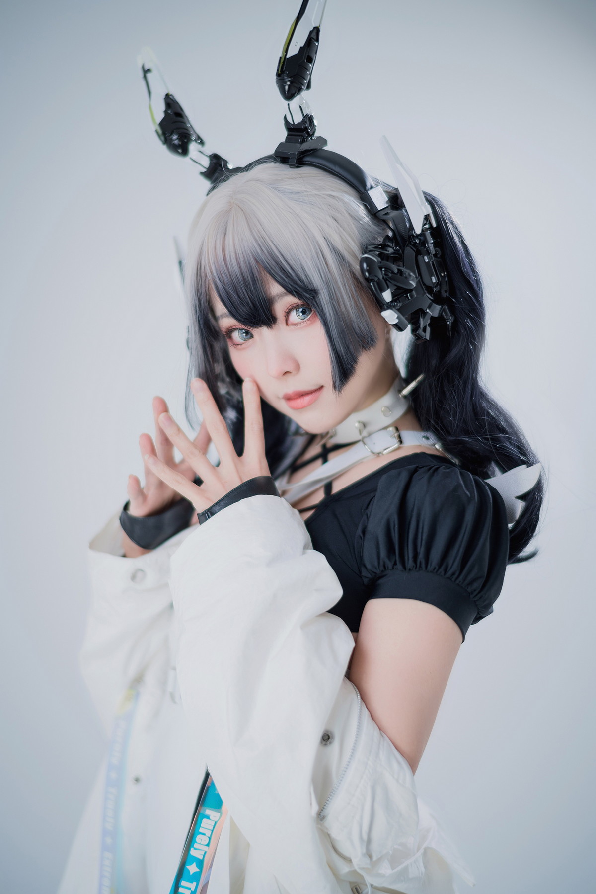 Xgyw.Net_Coser妹子Ely_eee-CyberGirl Blanche主题私房性感高叉连体衣秀翘臀美腿诱惑写真42P