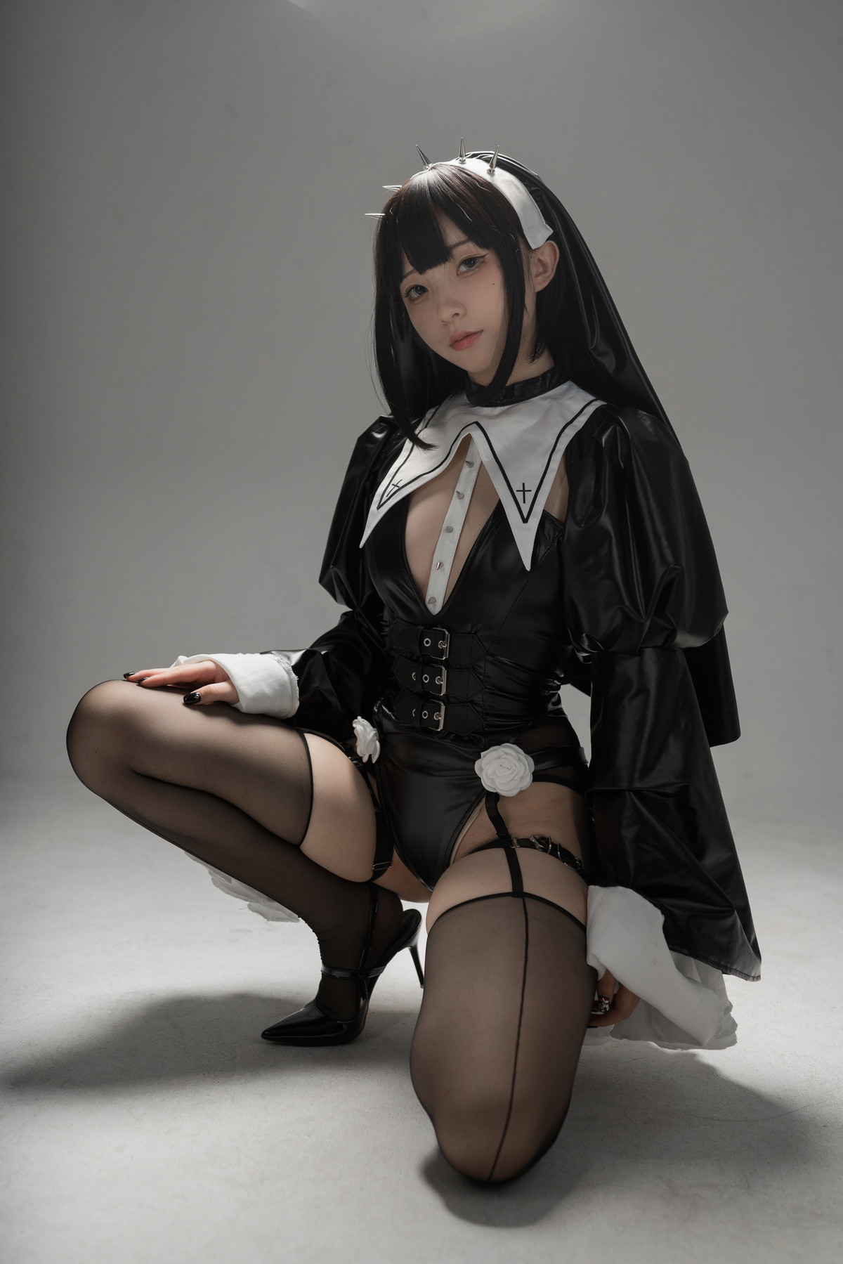 Xgyw.Net_网络美女花铃杀戮修女主题性感黑色皮质修女服饰配黑丝吊袜秀美腿诱惑写真89P