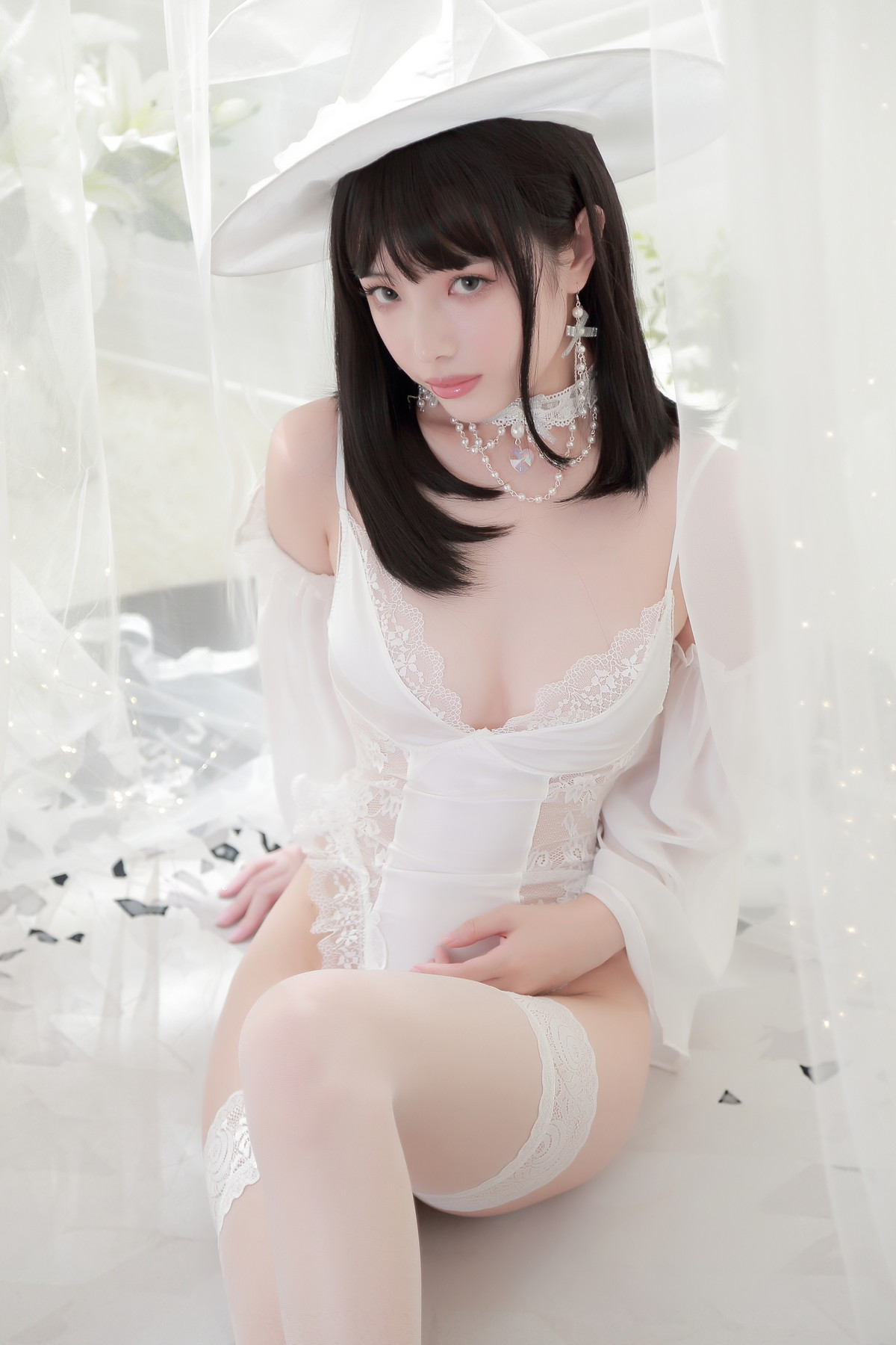 Xgyw.Net_动漫博主雯妹不讲道理白女巫主题性感白色连体蕾丝内衣秀丰满身材诱惑写真34P