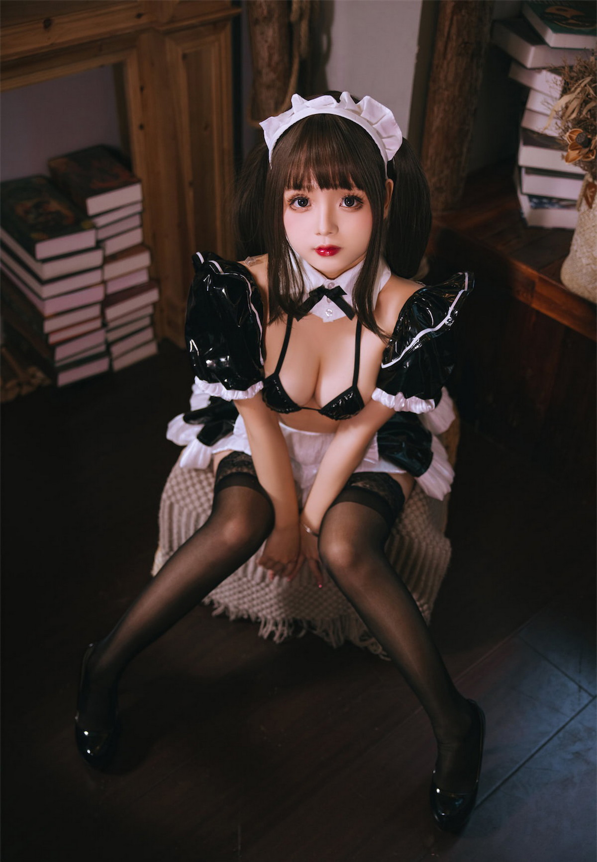 Xgyw.Net_Cosplay美女日奈娇皮质女仆主题性感黑色女仆装露黑色三点式内衣迷人诱惑写真75P