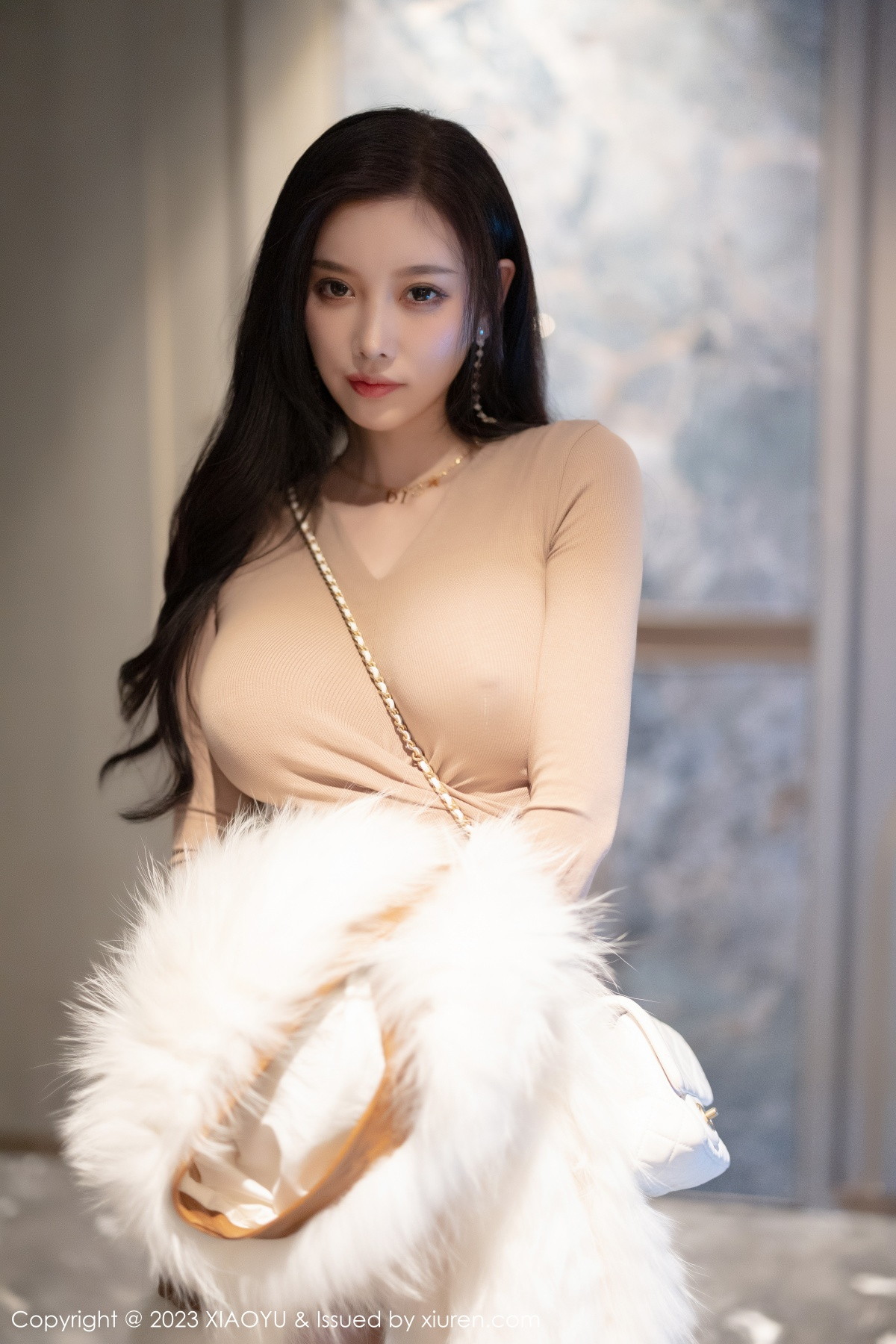 Xgyw.Net_[XiaoYu画语界]Vol.968_女神杨晨晨Yome杏色收身连衣裙配闪亮肉丝秀丰腴身材迷人写真82P