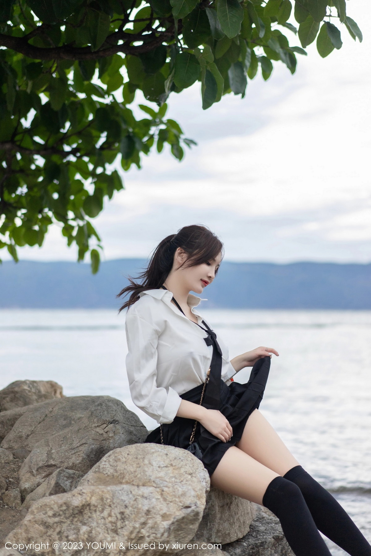 Xgyw.Net_[YouMi尤蜜荟]Vol.903_女神Carol周妍希大理旅拍性感白T配黑短裙秀完美身材迷人写真100P