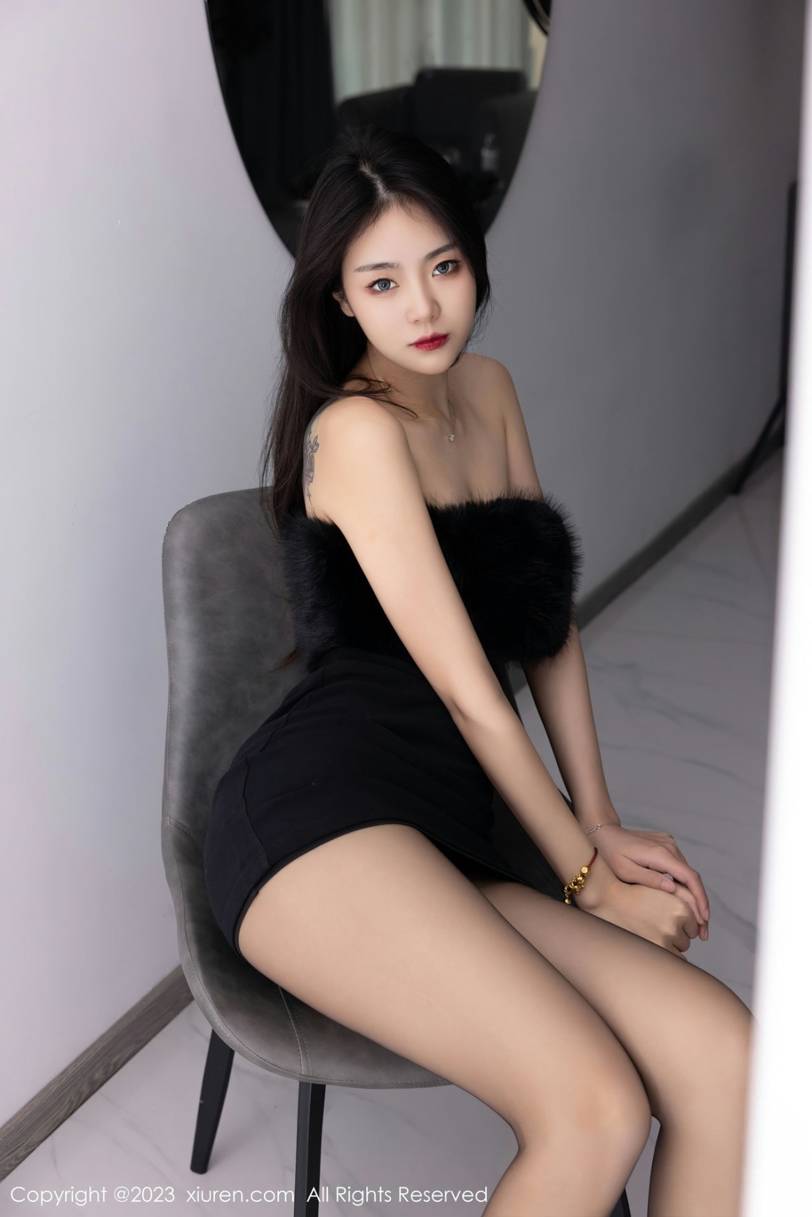 Xgyw.Net_XiuRen第6275期_模特可乐Vicky黑色露肩连衣短裙配超薄黑丝秀苗条身材性感写真60P