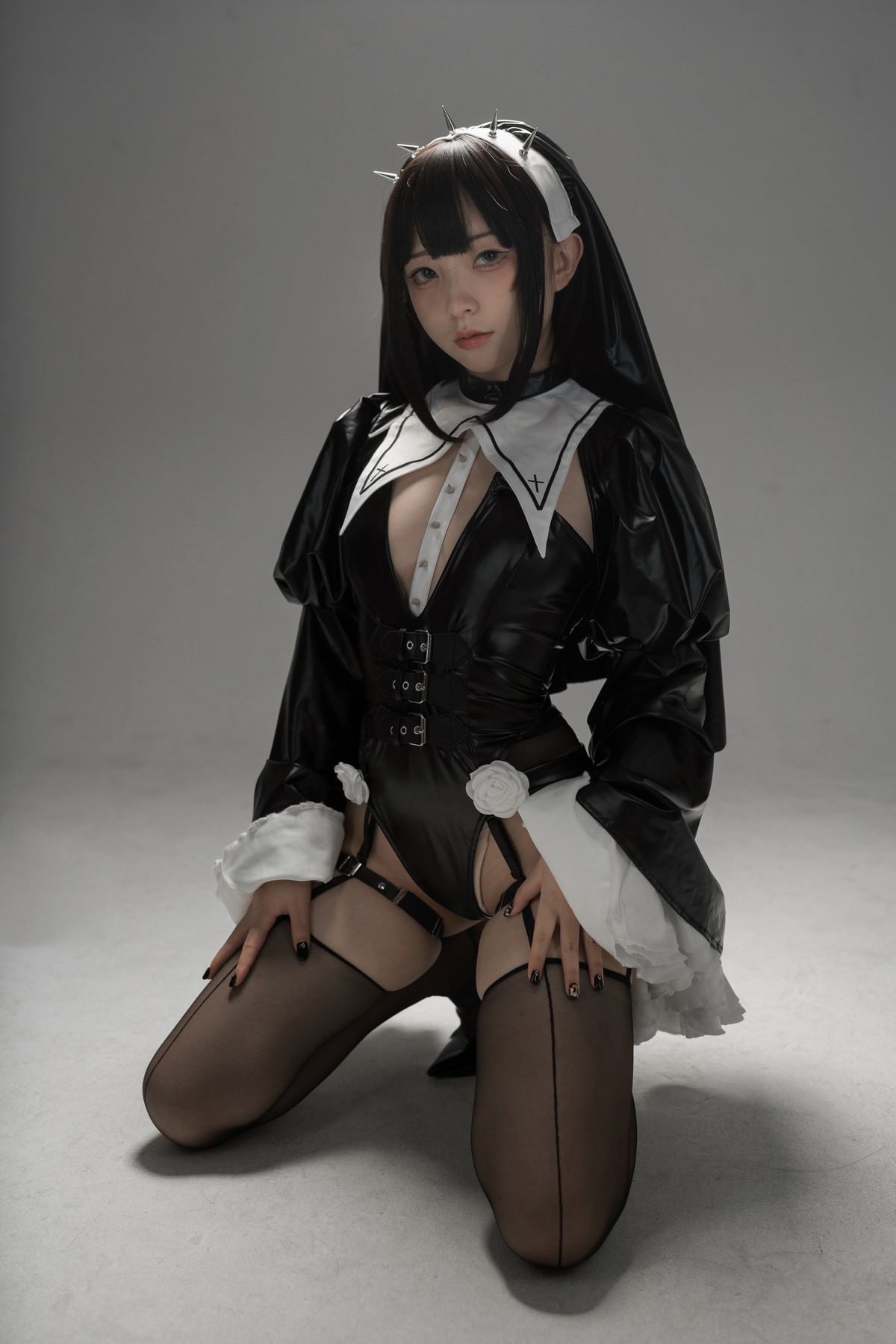 Xgyw.Net_网络美女花铃杀戮修女主题性感黑色皮质修女服饰配黑丝吊袜秀美腿诱惑写真89P