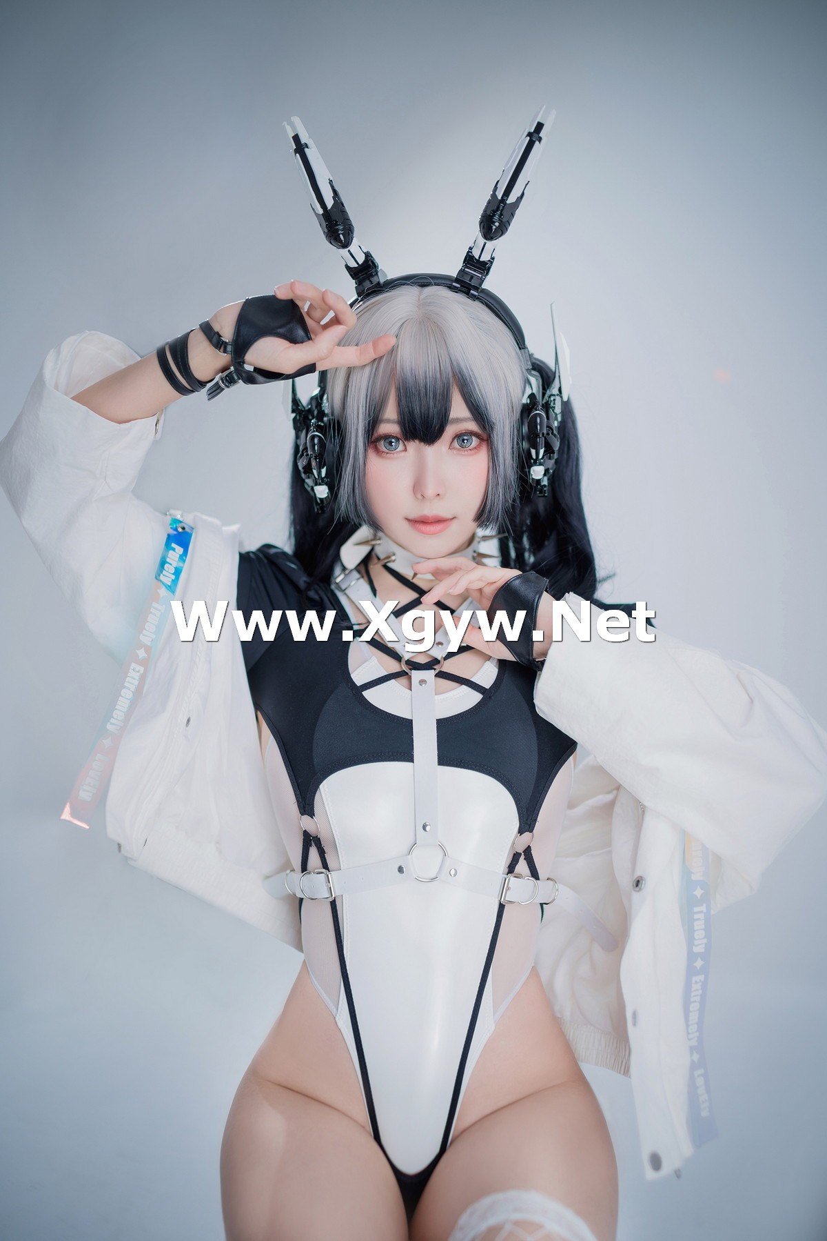 Xgyw.Net_Coser妹子Ely_eee-CyberGirl Blanche主题私房性感高叉连体衣秀翘臀美腿诱惑写真42P