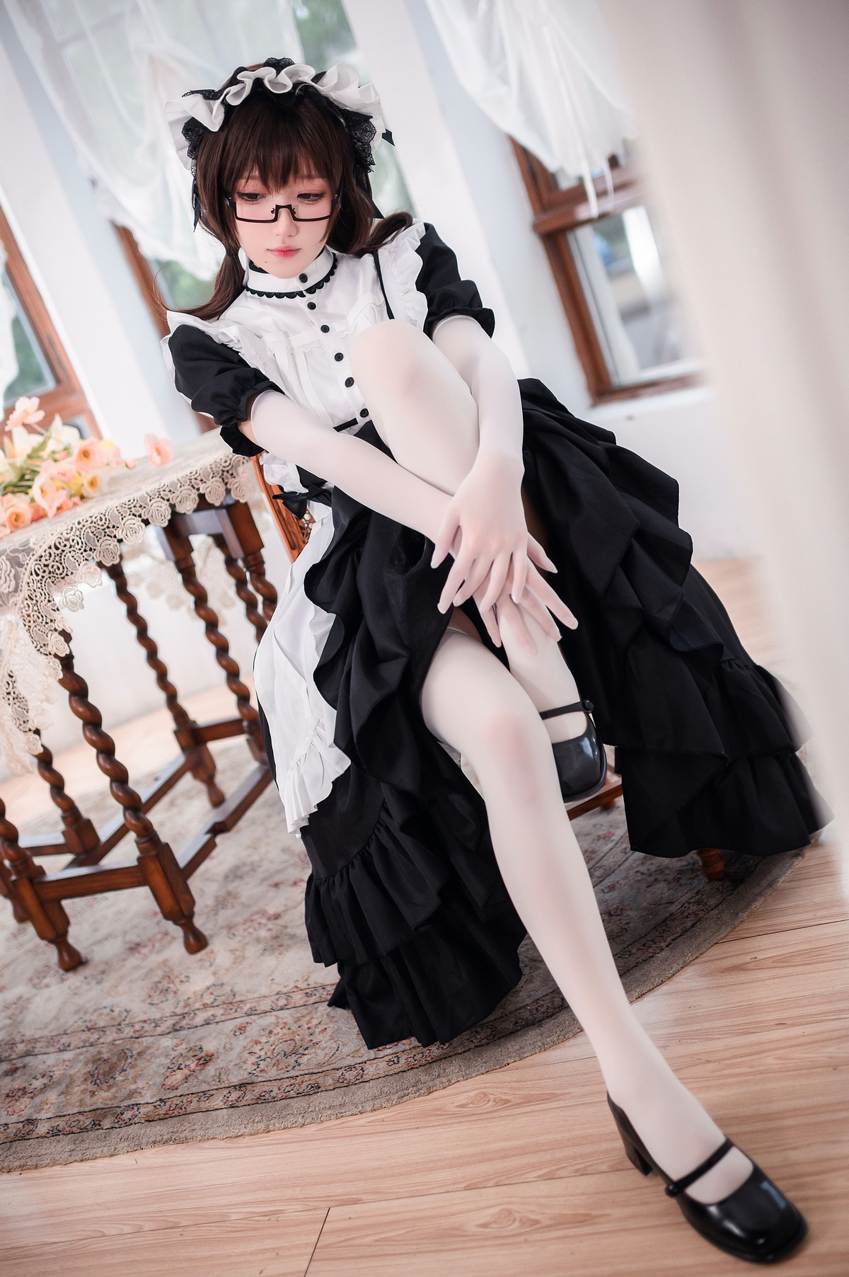 Xgyw.Net_动漫博主阿包也是兔娘传统长裙女仆主题私房性感黑色女仆裙半撩秀翘臀诱惑写真47P