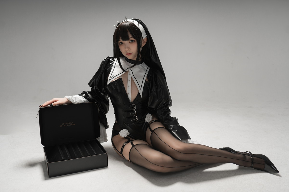 Xgyw.Net_网络美女花铃杀戮修女主题性感黑色皮质修女服饰配黑丝吊袜秀美腿诱惑写真89P