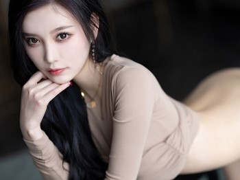 [XiaoYu画语界]Vol.968_校花杨晨晨Yome杏色收身连衣裙配闪亮肉丝秀丰满身材迷人写真82P