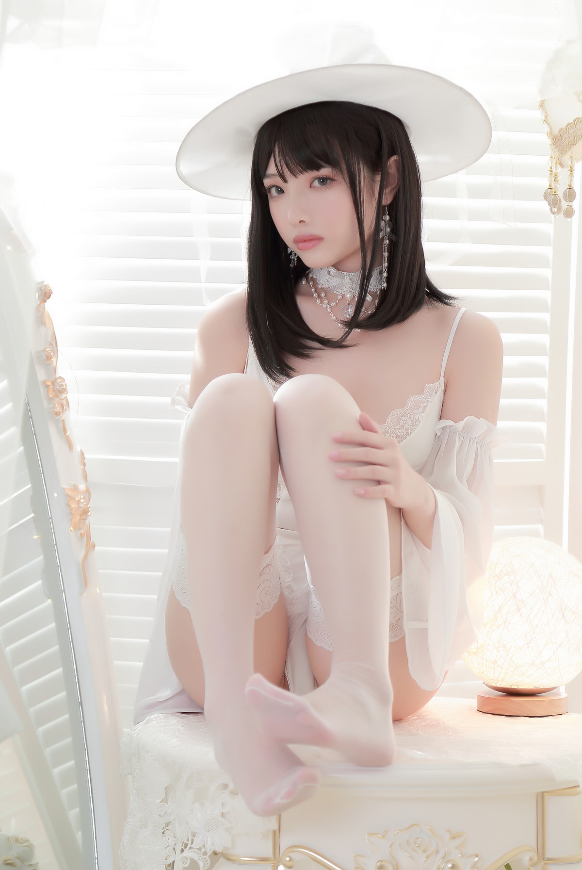 Xgyw.Net_动漫博主雯妹不讲道理白女巫主题性感白色连体蕾丝内衣秀丰满身材诱惑写真34P