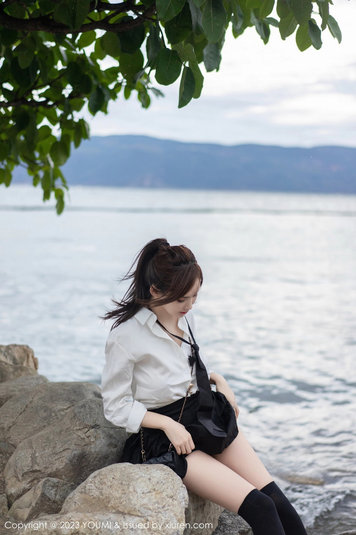 Xgyw.Net_[YouMi尤蜜荟]Vol.903_女神Carol周妍希大理旅拍性感白T配黑短裙秀完美身材迷人写真100P