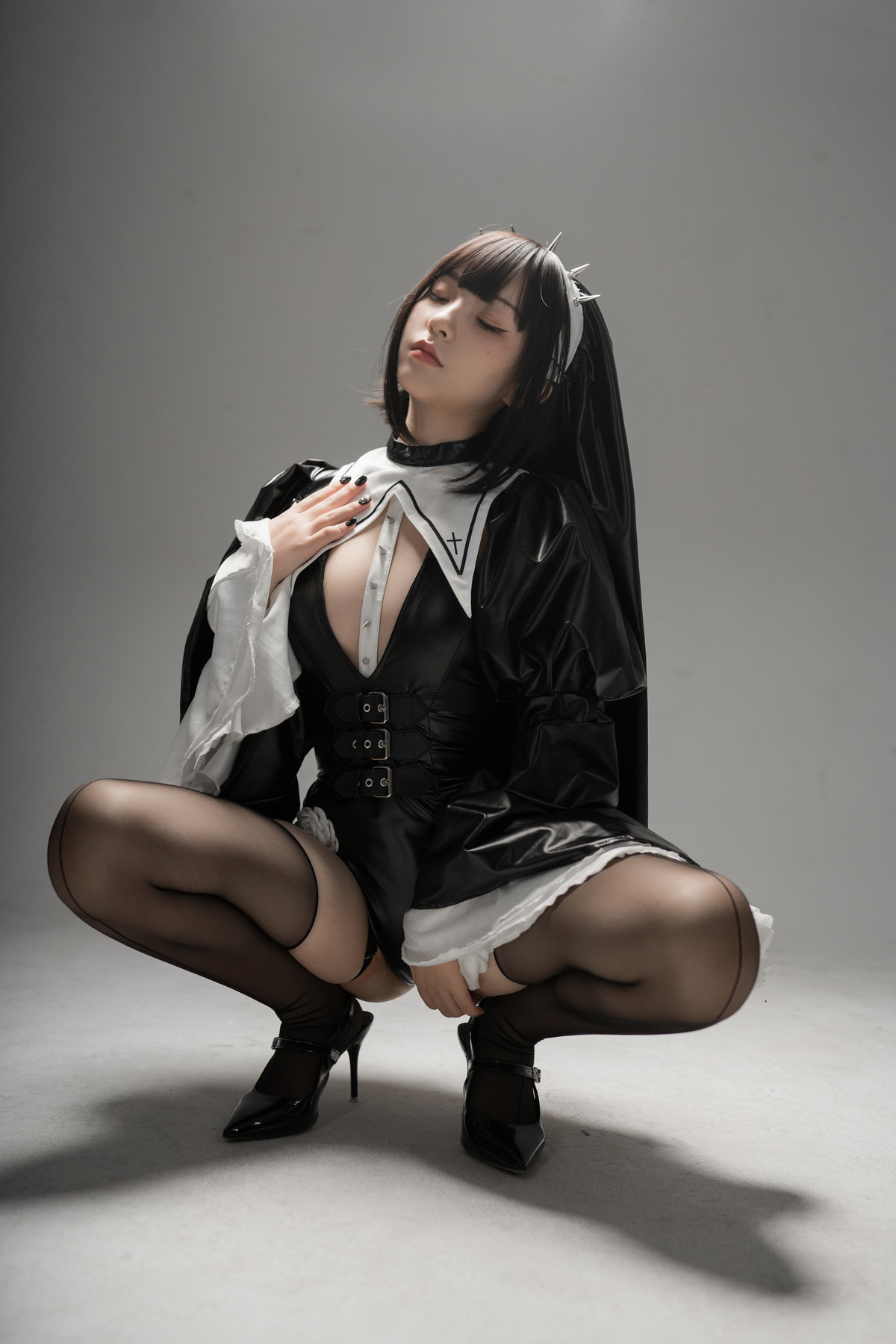 Xgyw.Net_网络美女花铃杀戮修女主题性感黑色皮质修女服饰配黑丝吊袜秀美腿诱惑写真89P