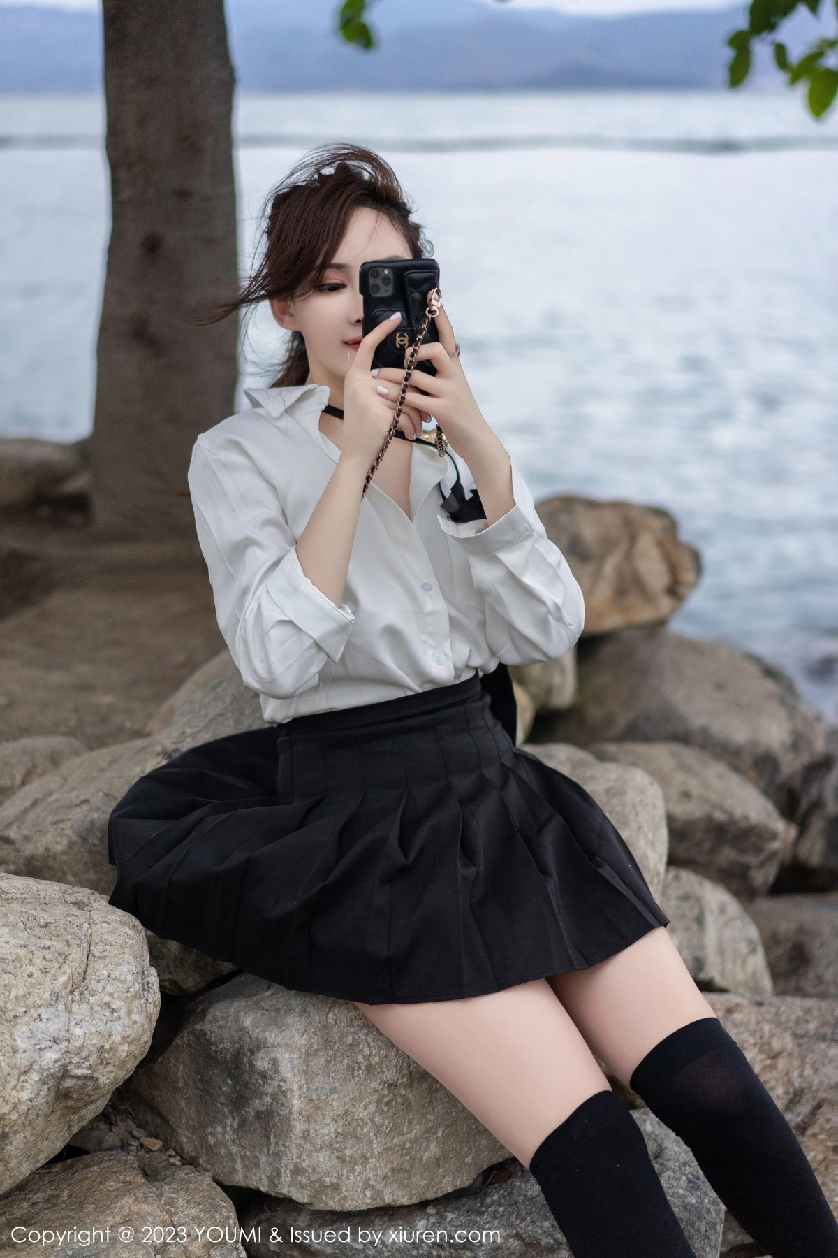 Xgyw.Net_[YouMi尤蜜荟]Vol.903_女神Carol周妍希大理旅拍性感白T配黑短裙秀完美身材迷人写真100P