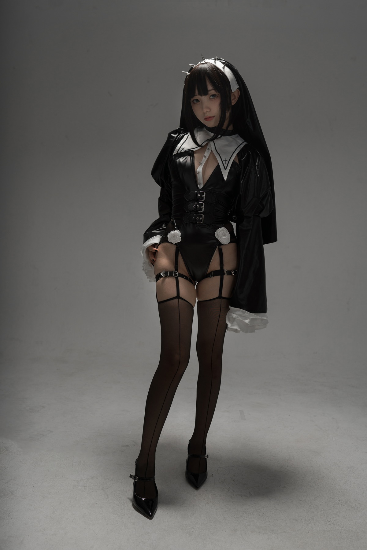 Xgyw.Net_网络美女花铃杀戮修女主题性感黑色皮质修女服饰配黑丝吊袜秀美腿诱惑写真89P