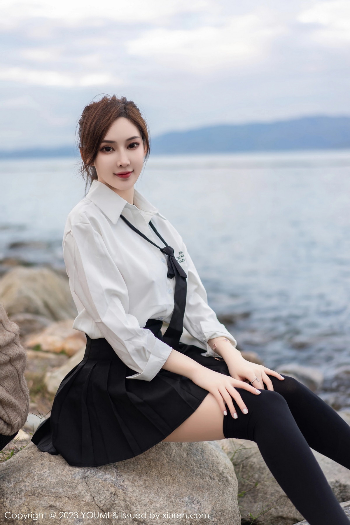 Xgyw.Net_[YouMi尤蜜荟]Vol.903_女神Carol周妍希大理旅拍性感白T配黑短裙秀完美身材迷人写真100P