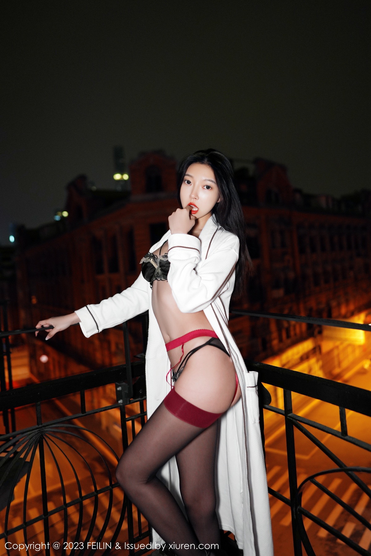Xgyw.Net_[FeiLin嗲囡囡]VOL.464_女神冯木木LRIS私房脱白色睡袍露黑色内衣配黑丝吊袜诱惑写真89P