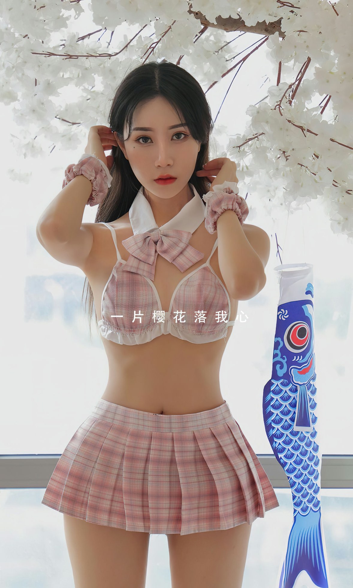 Xgyw.Net_[Ugirls爱尤物]No.2519_模特茯苓樱海主题比基尼配百褶裙白丝袜秀完美身材迷人写真35P