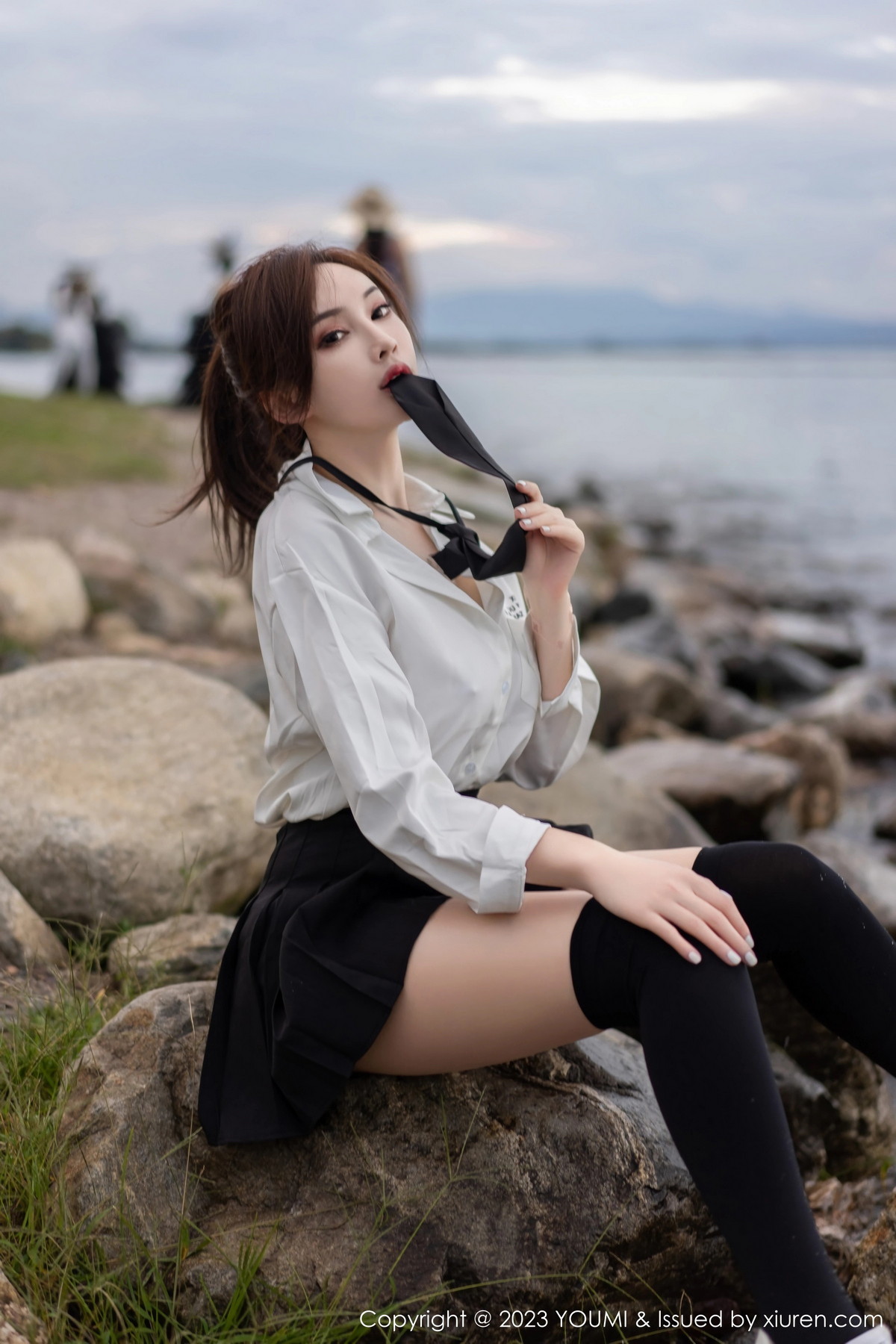 Xgyw.Net_[YouMi尤蜜荟]Vol.903_女神Carol周妍希大理旅拍性感白T配黑短裙秀完美身材迷人写真100P