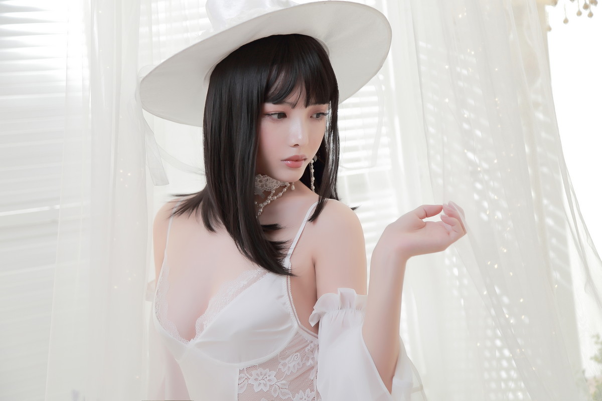 Xgyw.Net_动漫博主雯妹不讲道理白女巫主题性感白色连体蕾丝内衣秀丰满身材诱惑写真34P