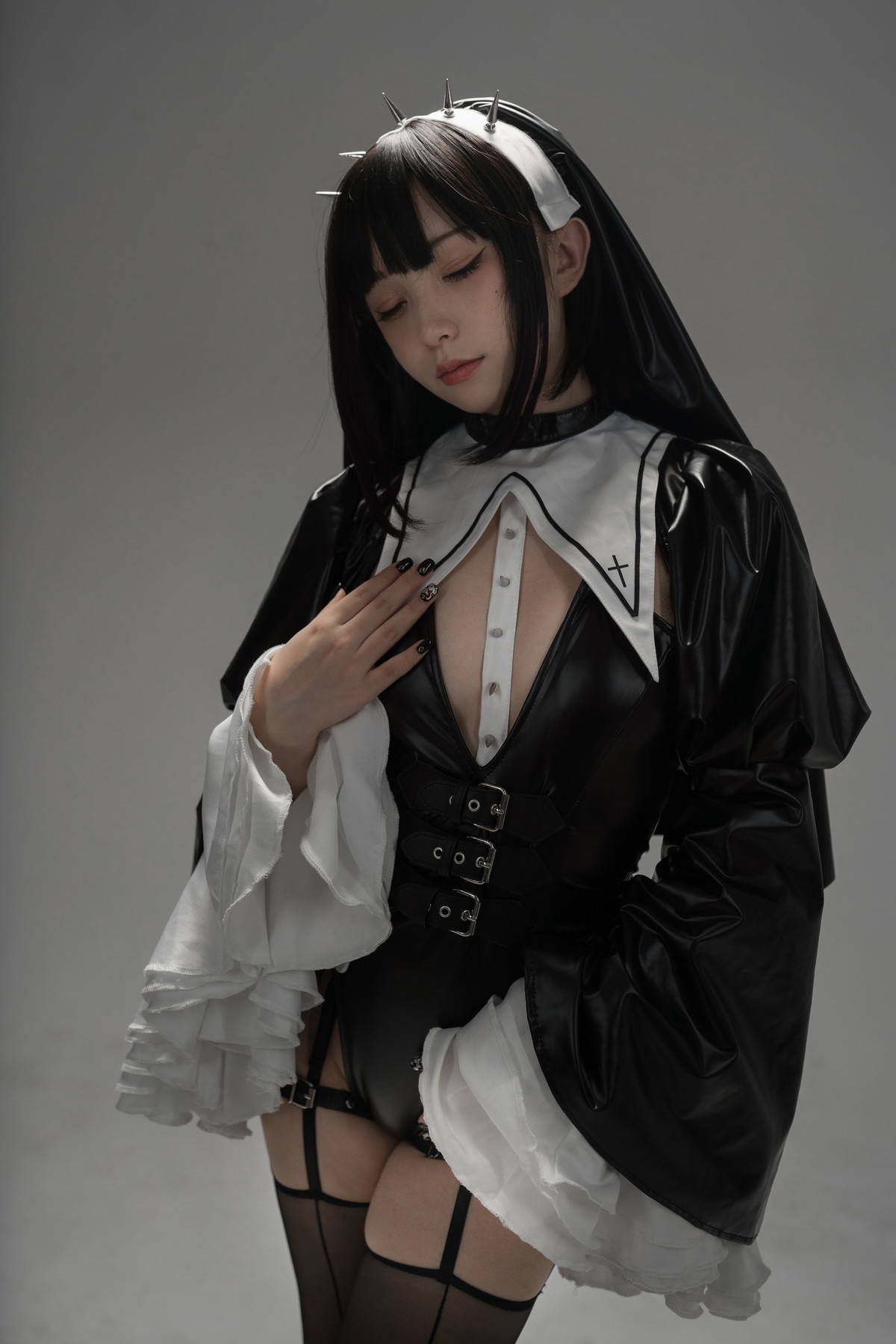 Xgyw.Net_网络美女花铃杀戮修女主题性感黑色皮质修女服饰配黑丝吊袜秀美腿诱惑写真89P