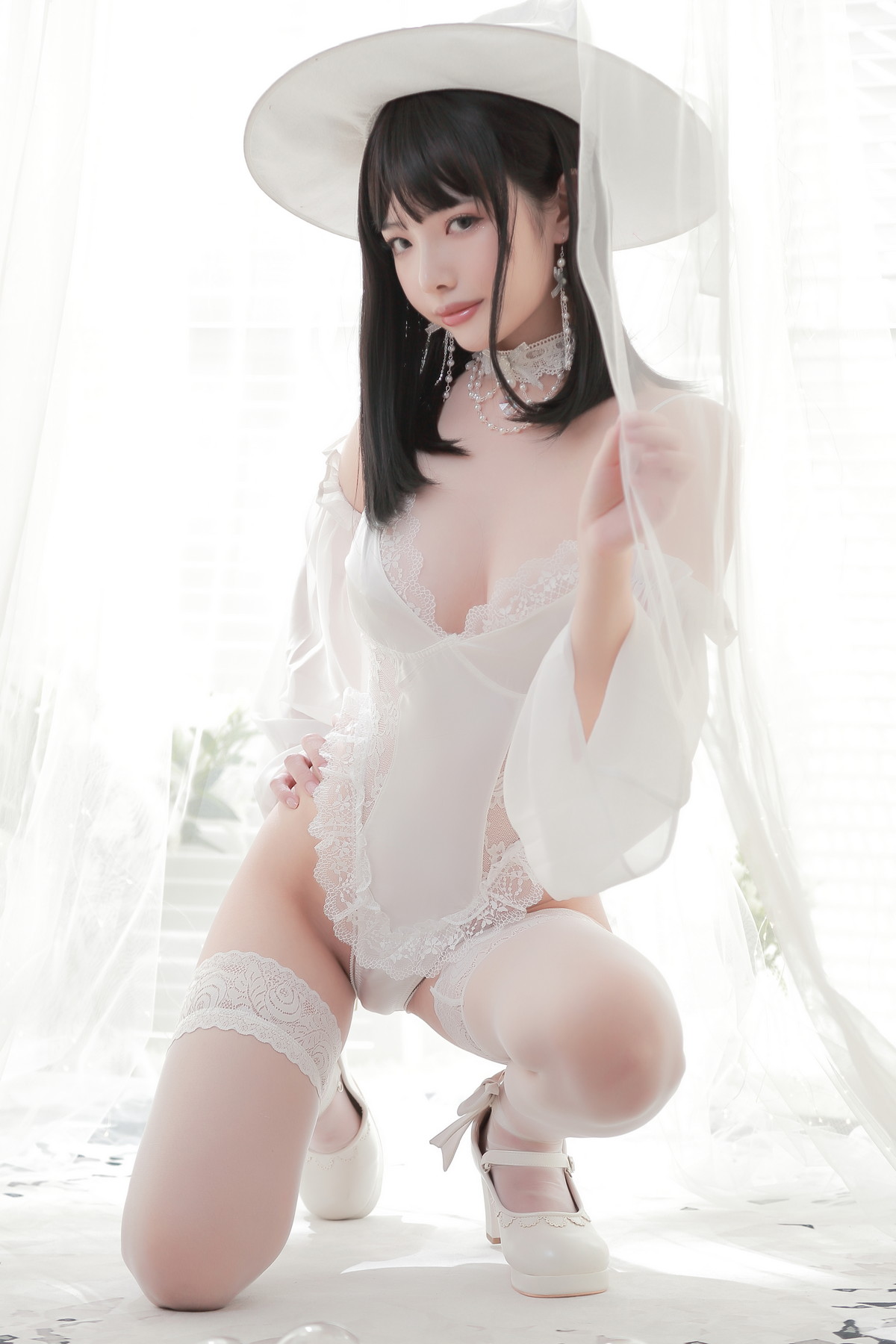 Xgyw.Net_动漫博主雯妹不讲道理白女巫主题性感白色连体蕾丝内衣秀丰满身材诱惑写真34P