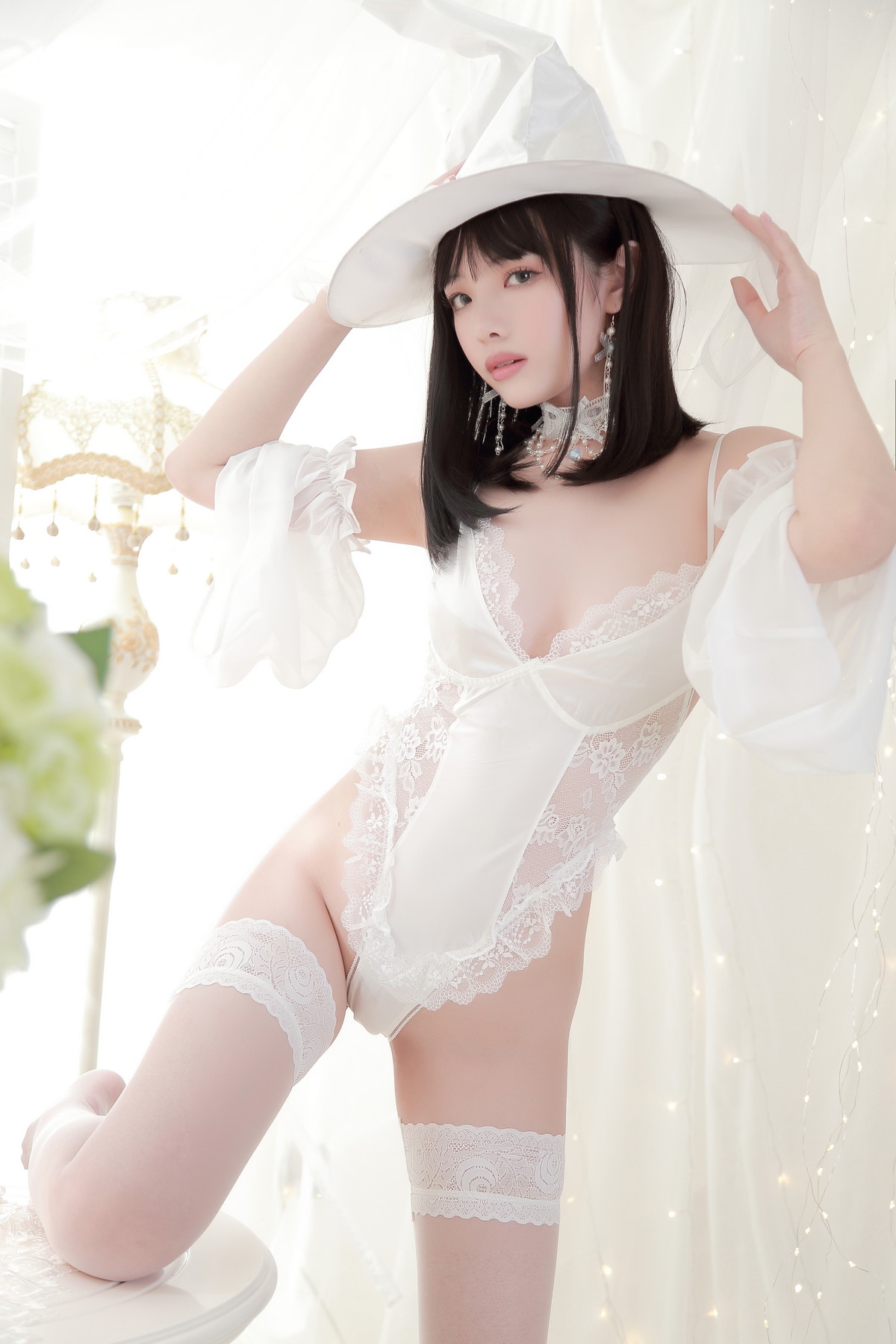Xgyw.Net_动漫博主雯妹不讲道理白女巫主题性感白色连体蕾丝内衣秀丰满身材诱惑写真34P